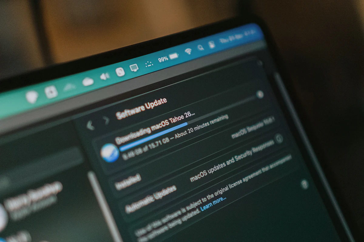 Proceso de actualización de firmware en una interfaz de administración de dispositivos.