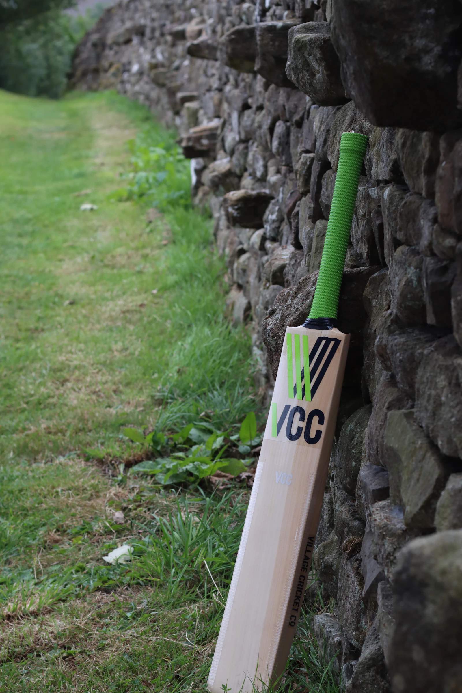 English Willow Series — handcrafted cricket bat by BYD Cricket India