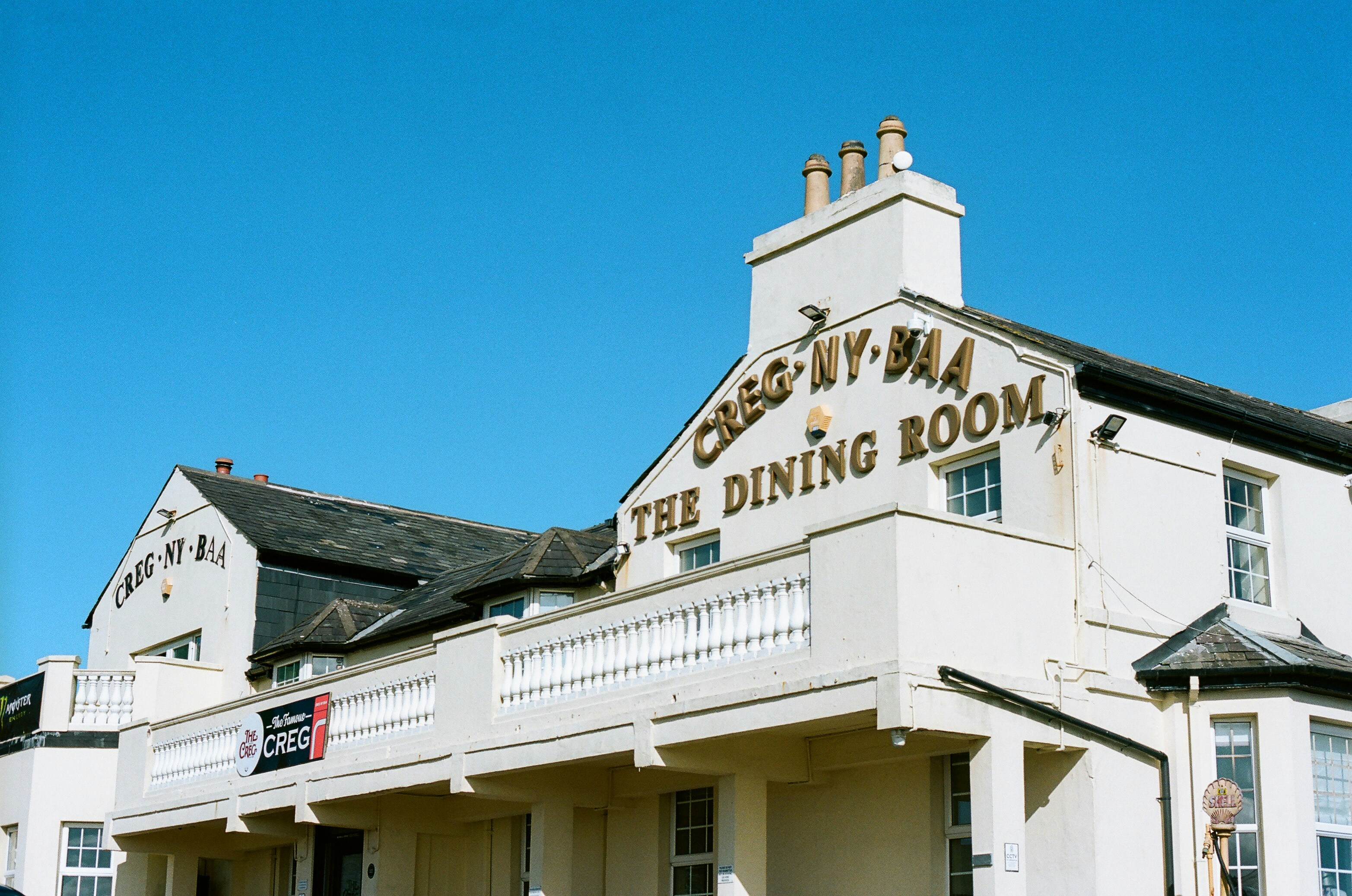 Building with sign "the dining room"