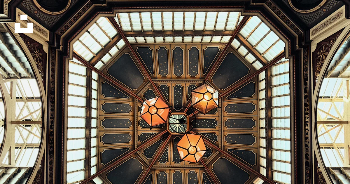 Octagonal ceiling with ornate details and chandeliers photo – Free ...