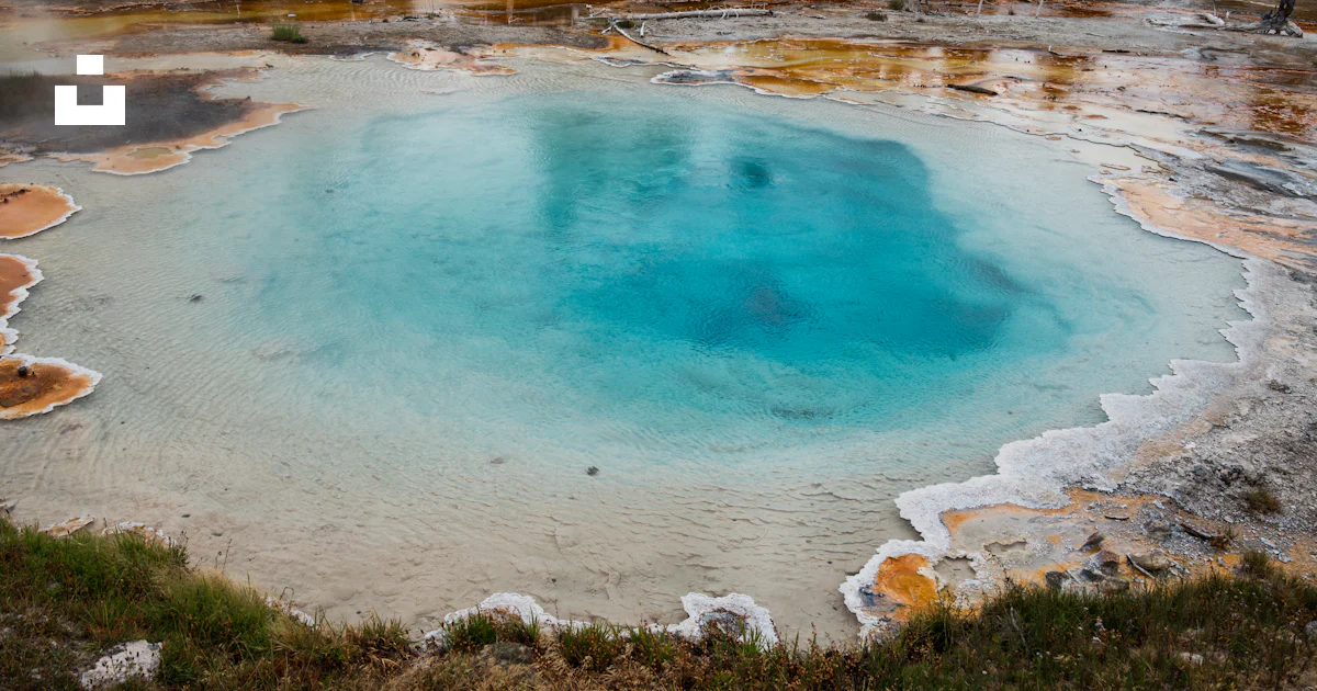 Blue Point Spring Hot Spring A vibrant blue hot spring with mineral deposits. photo – Free Travel ...