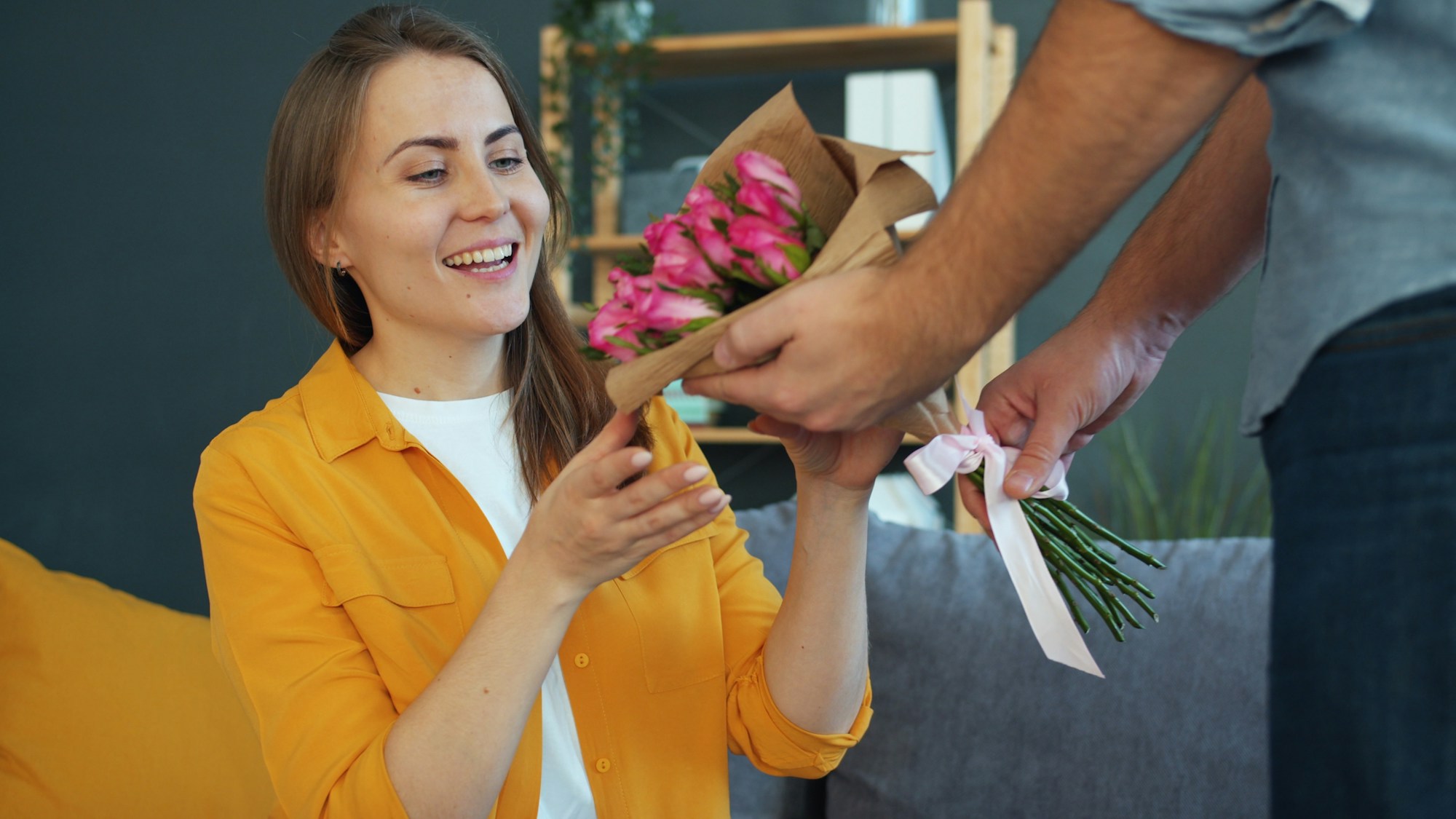 Man giving a woman a bouquet of flowers