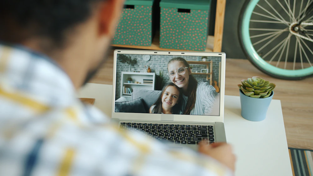 Remote coding tutor teaching a learner online