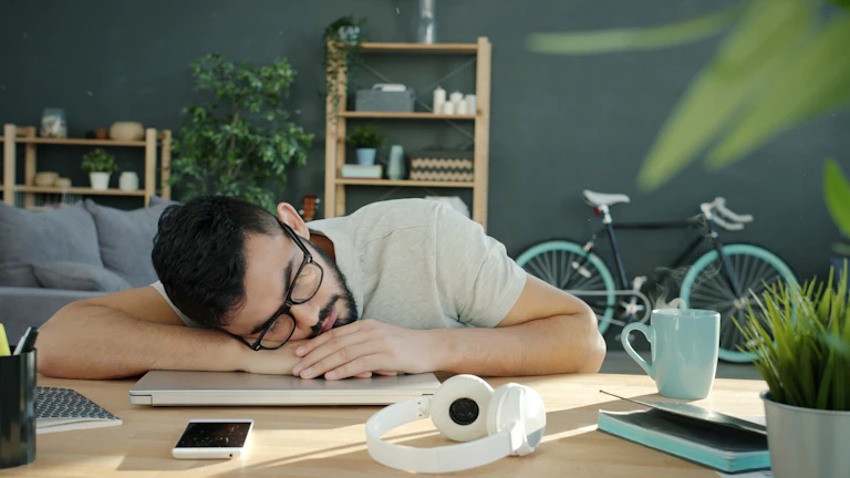 Web-Based Program Cut Healthcare Worker Burnout in Trial, Study Finds