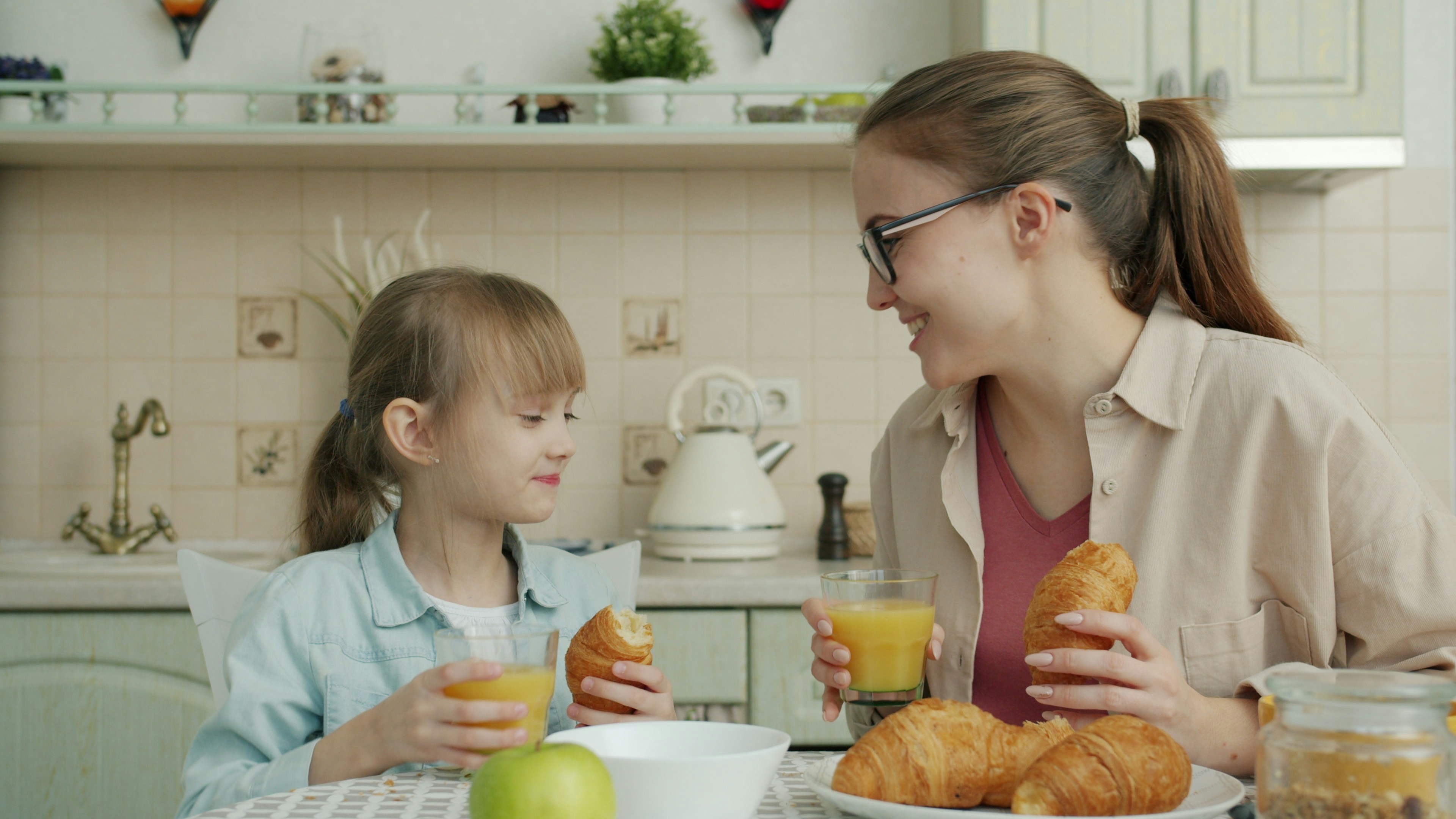 Eating Alone vs. Eating Together: What Breakfast Reveals About How We Connect