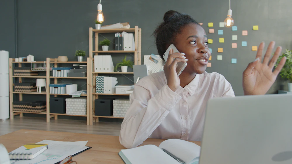 Conseill&egrave;re ILNET au t&eacute;l&eacute;phone