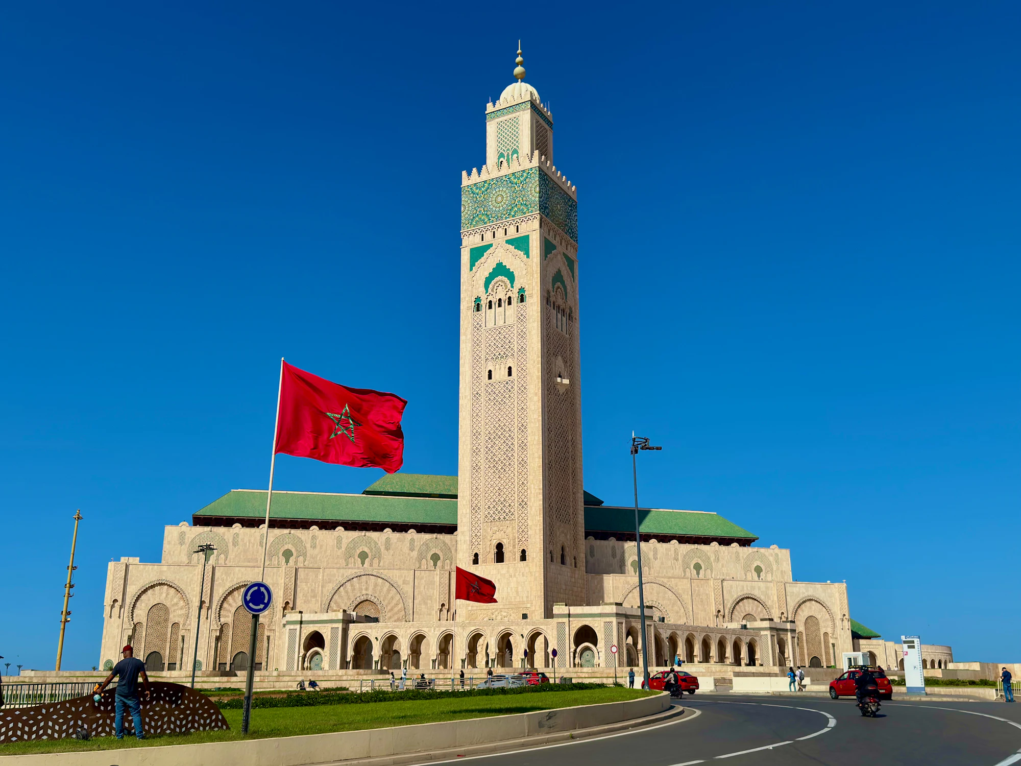 Vue aérienne de la mosquée Hassan II et du front de mer de Casablanca.