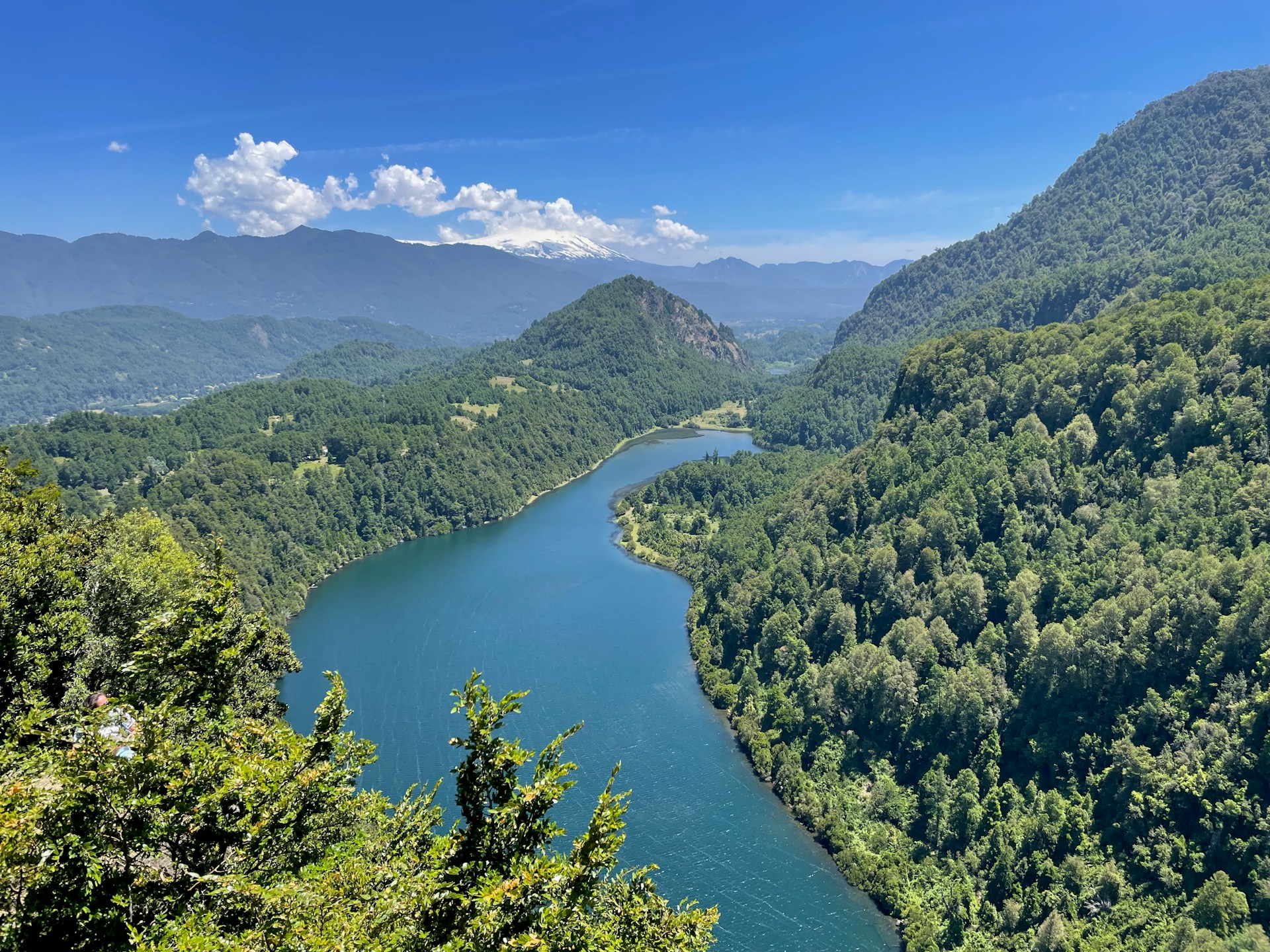 Rio y montanas, Pucon