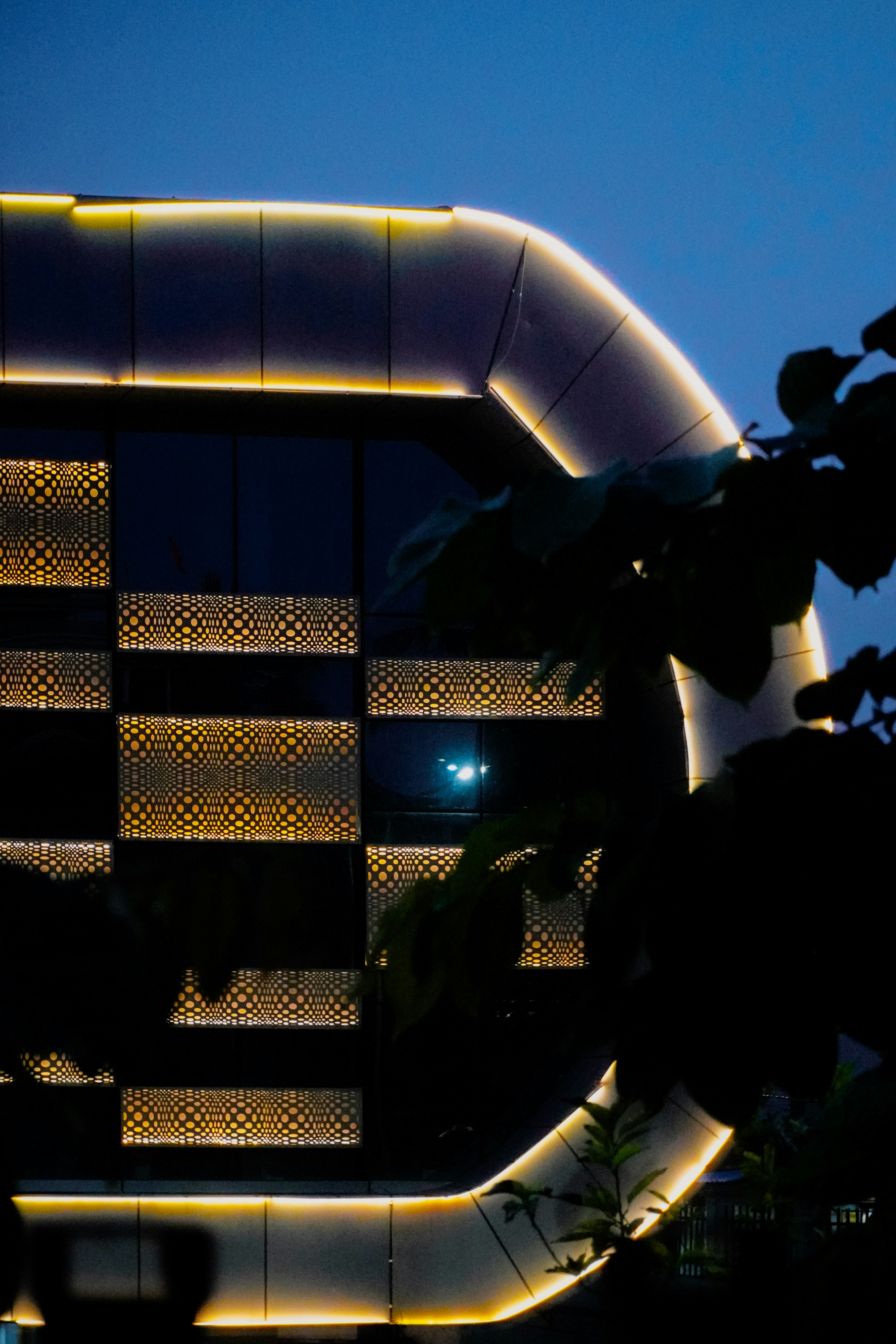 Layered Lamp Strategies for 2026: Human‑Centered Accent, Task & Scene Control