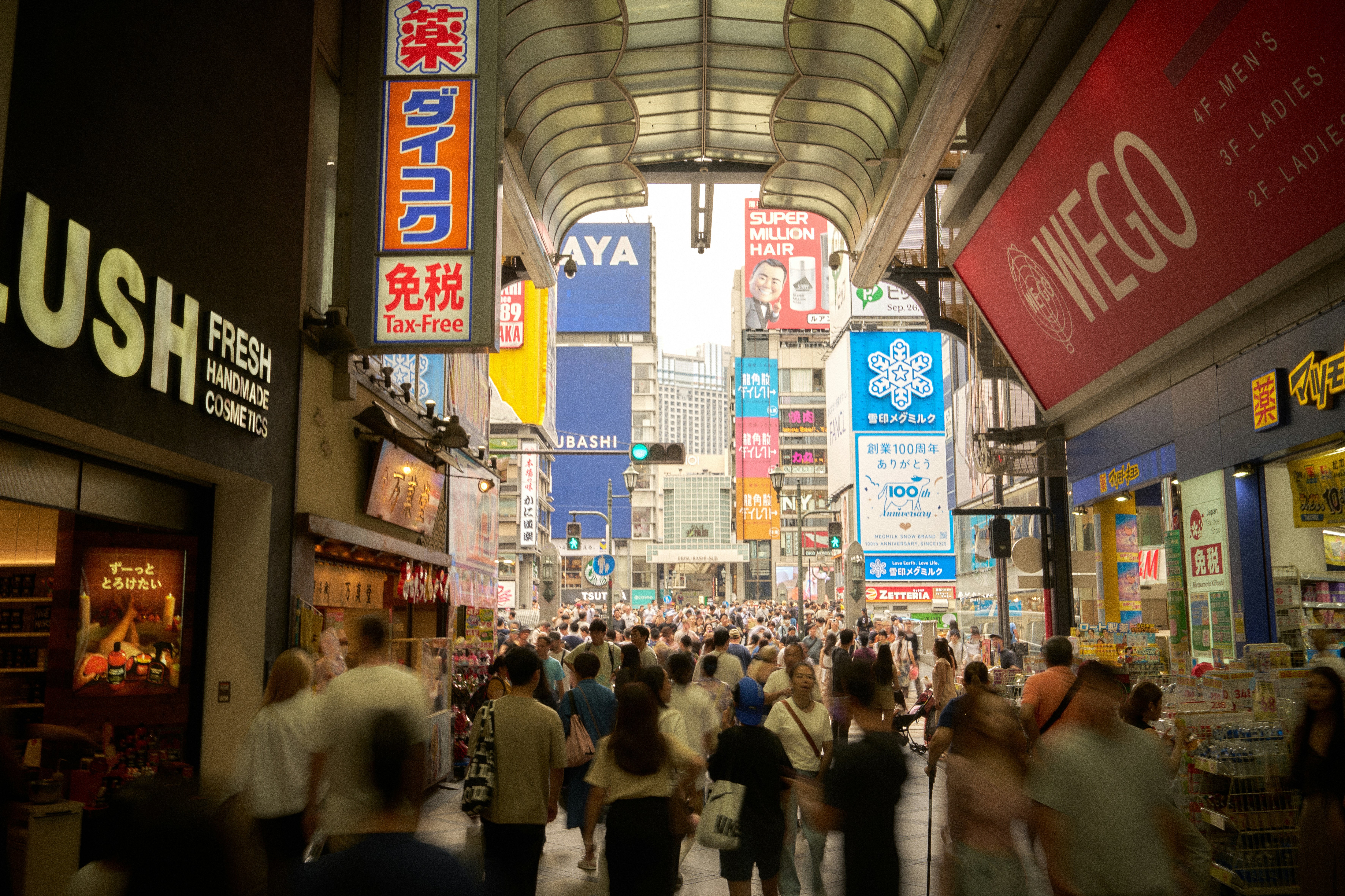 busy retail street with shoppers - Retail Foot Traffic Data