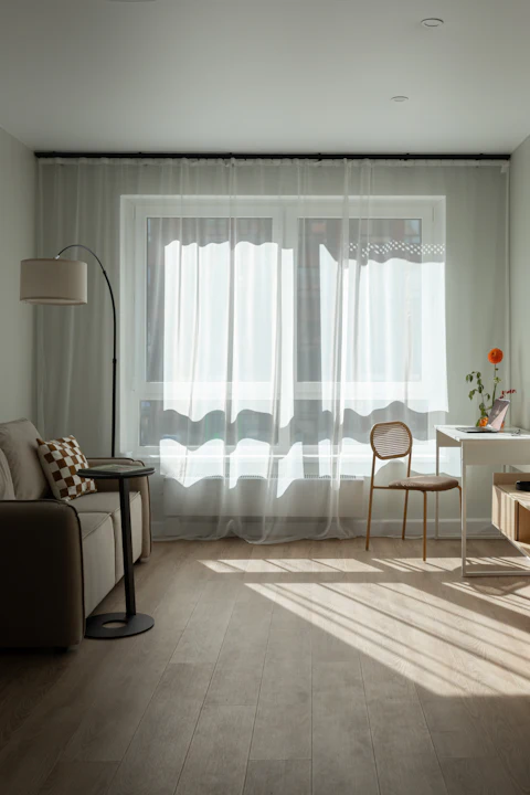 Visillos traslúcidos para la luz de la tarde — después
