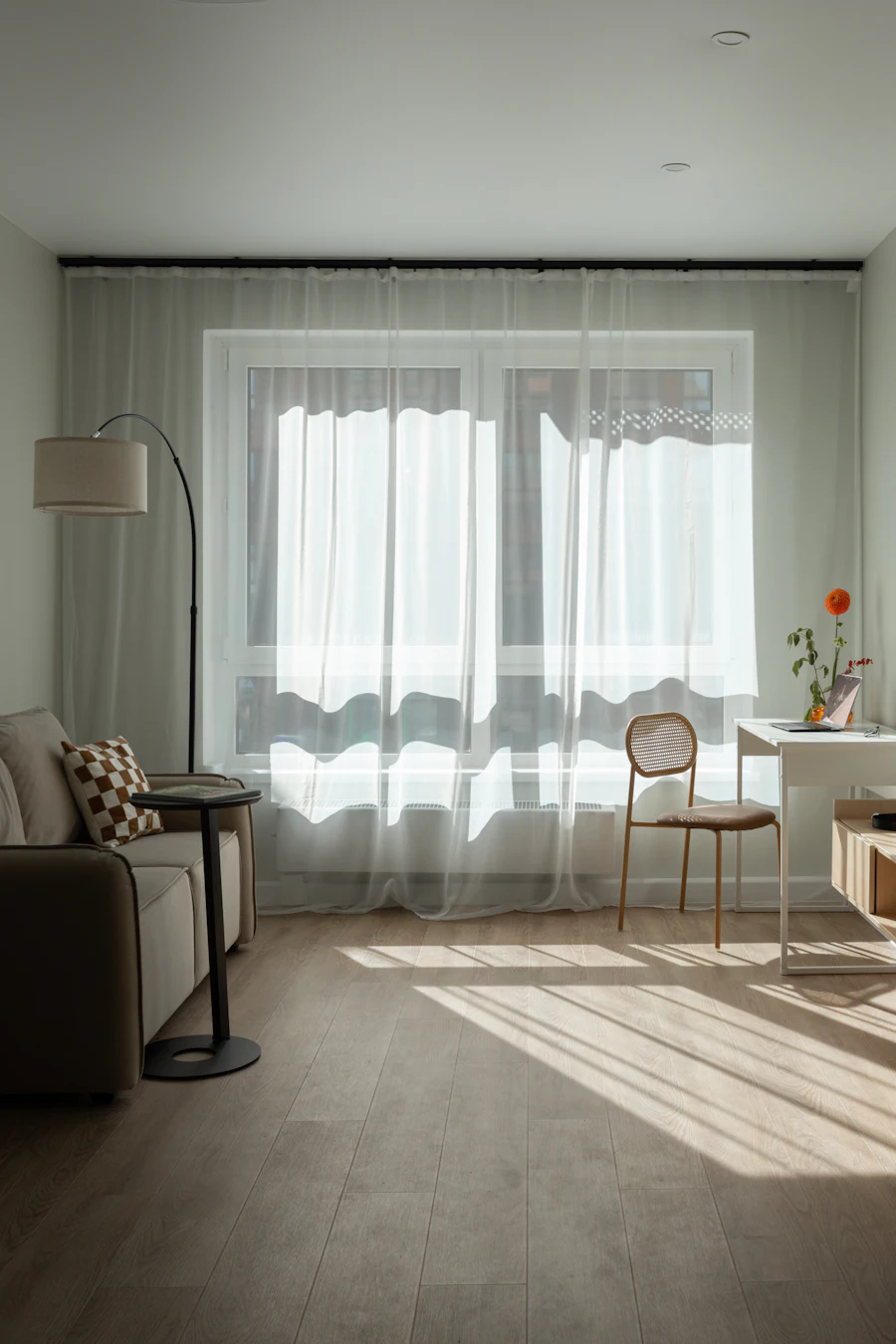 Visillos traslúcidos para la luz de la tarde — después