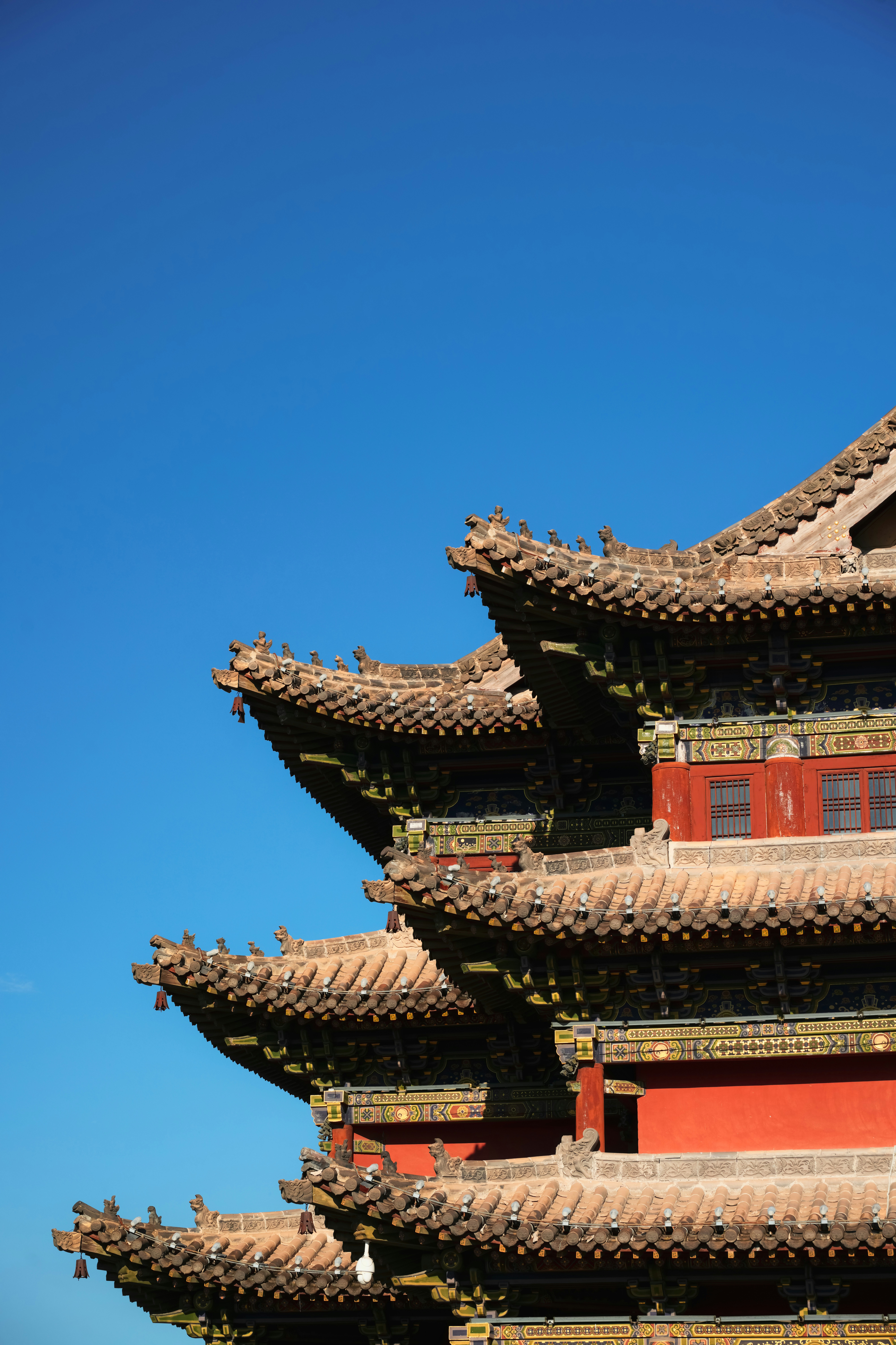 Traditional chinese temple roofs against a clear blue sky photo – Free Blue  sky Image on Unsplash, image size:3000x4500