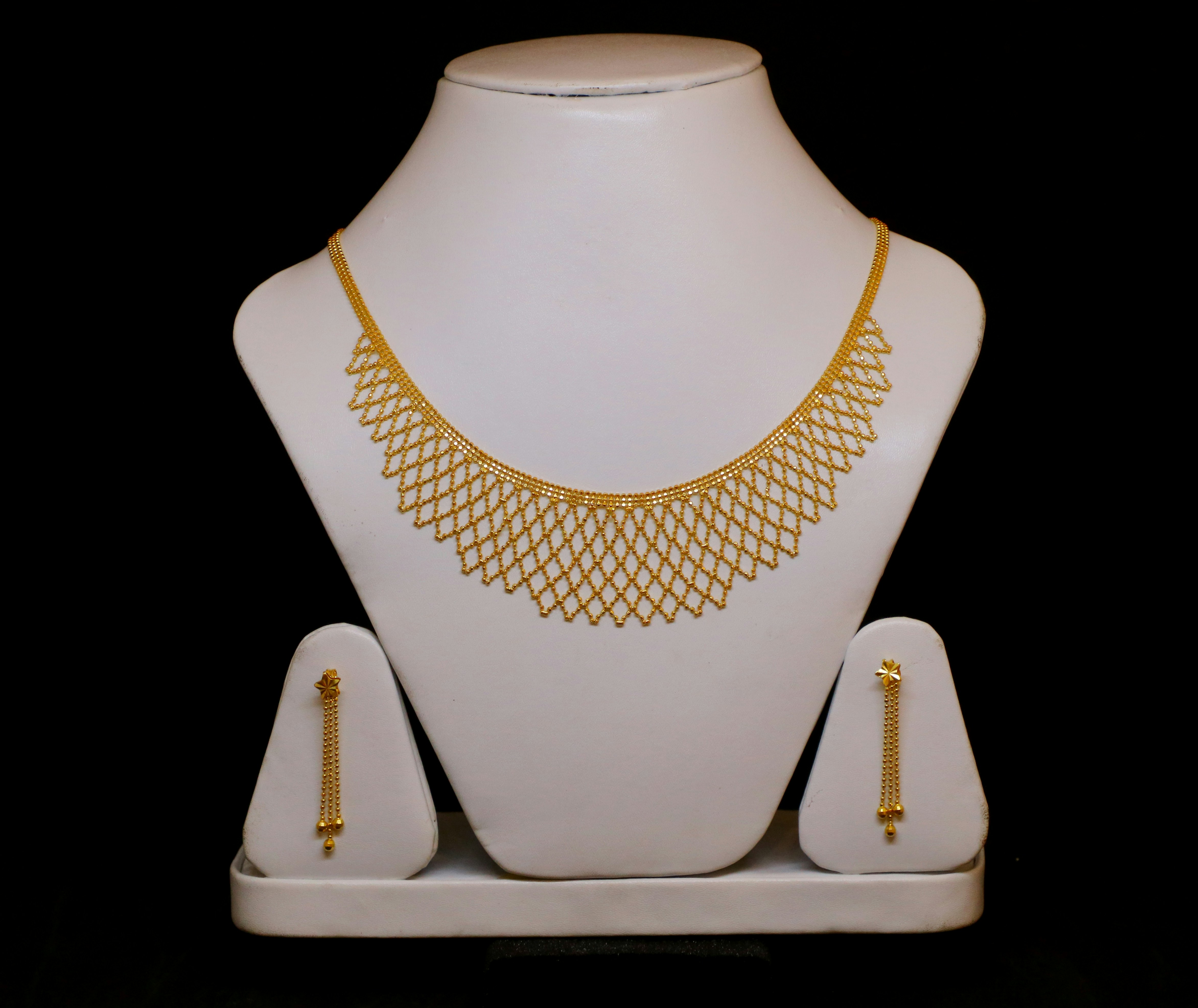 Elegant gold necklace set