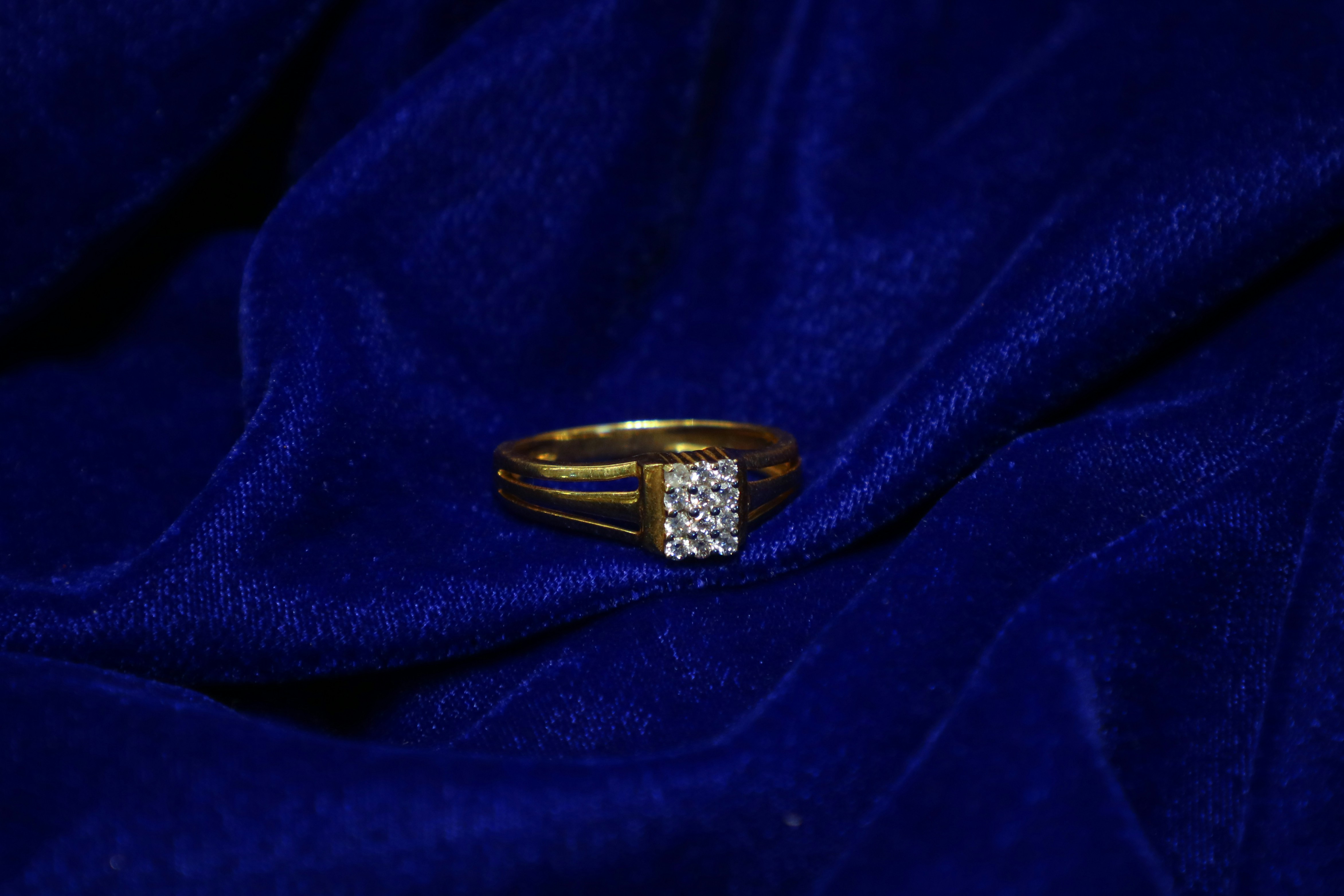 Luxury gold ring with diamonds