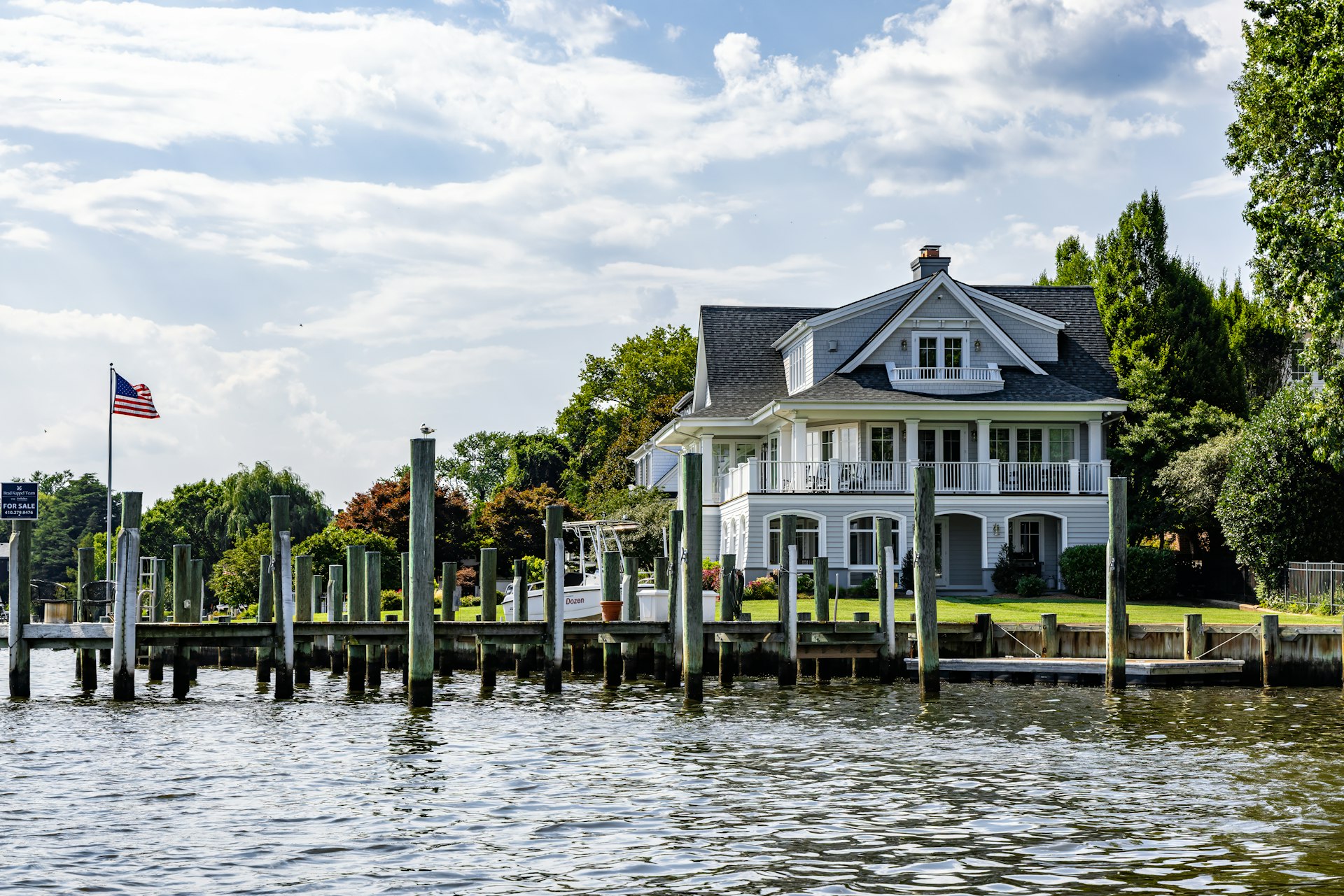 Charleston home with for-sale yard