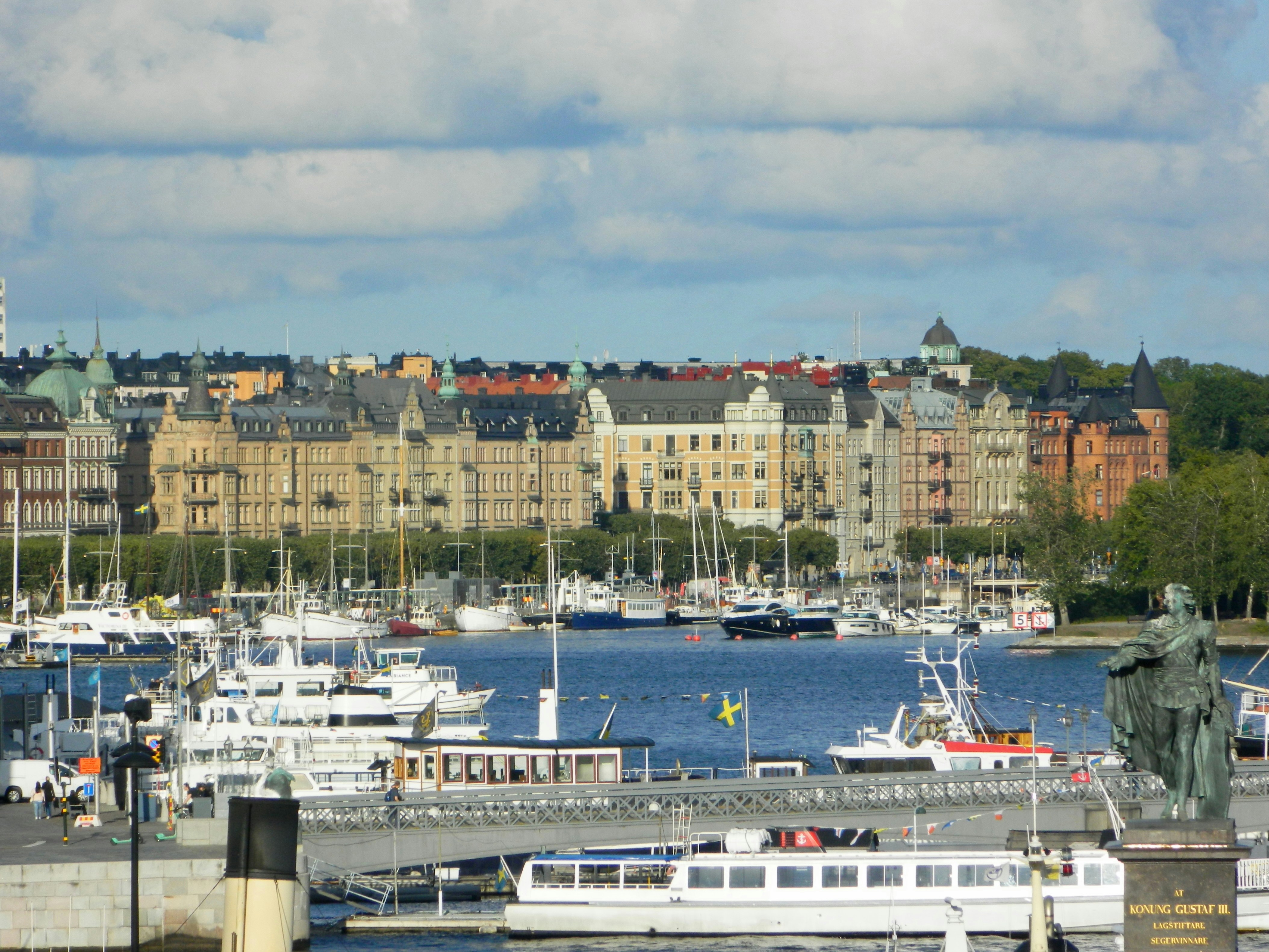 Stay online in the Sweden with a prepaid eSIM from eSIMlii. Instant activation, no roaming charges, and reliable coverage.