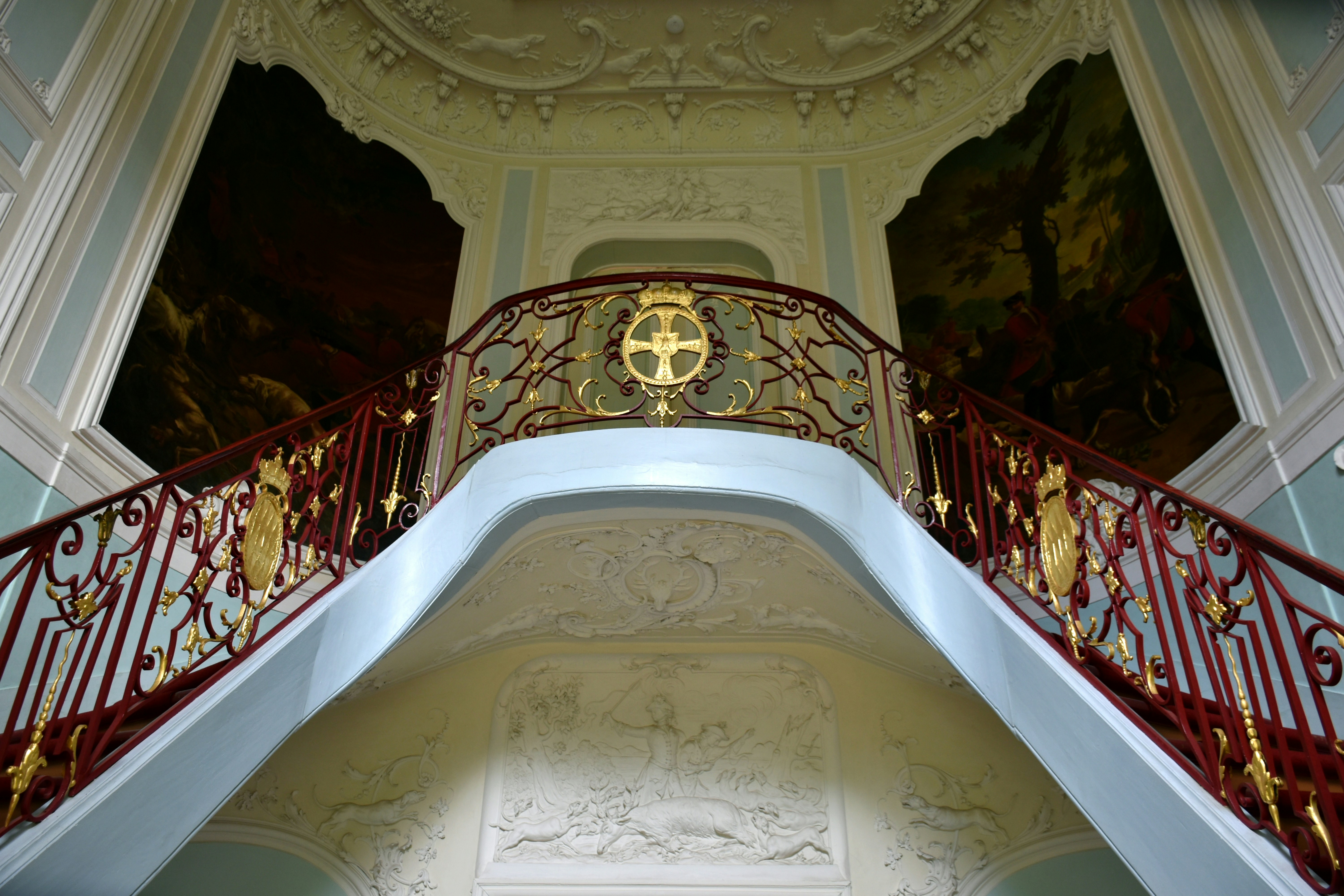 gold balcony decor, wallpaper, Gold Accent Balcony Color Schemes 5