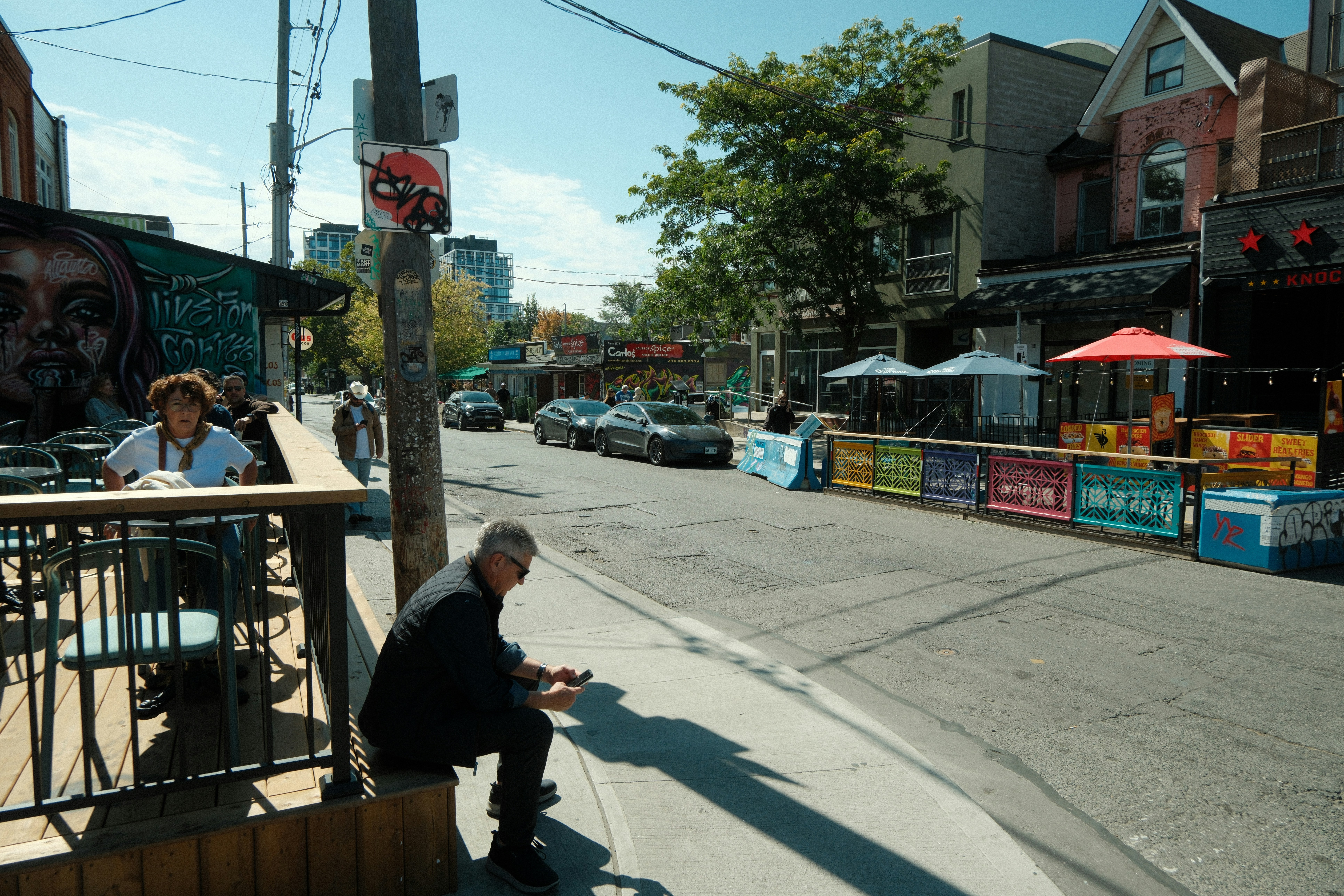 Local dining and street scene on Lawrence Avenue in Albany Park - 3 bedroom apartments for rent in albany park chicago