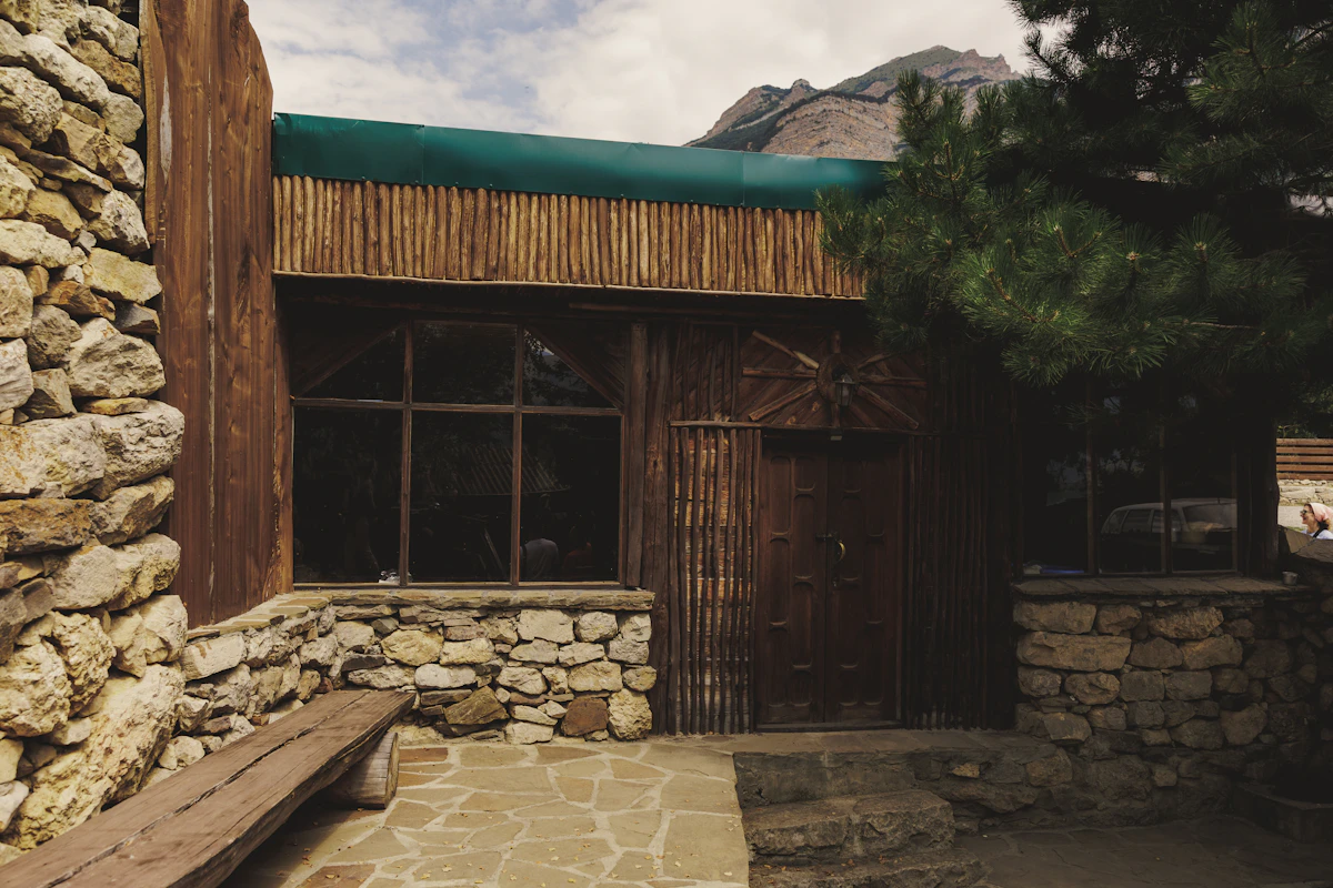 mountain modern home exterior