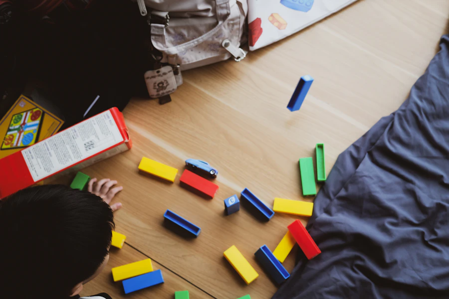 Avaliação neuropsicológica infantil — criança com blocos