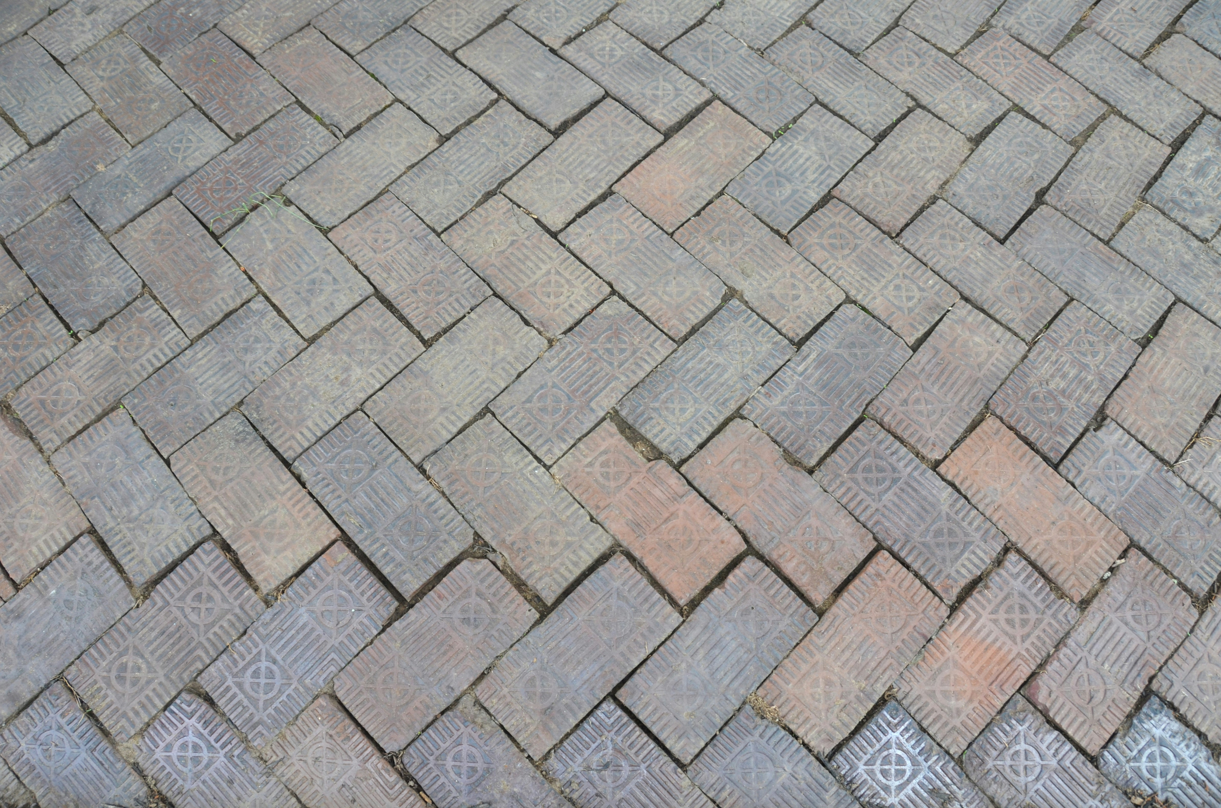 herringbone brick pattern - how to install a brick paver walkway on soil