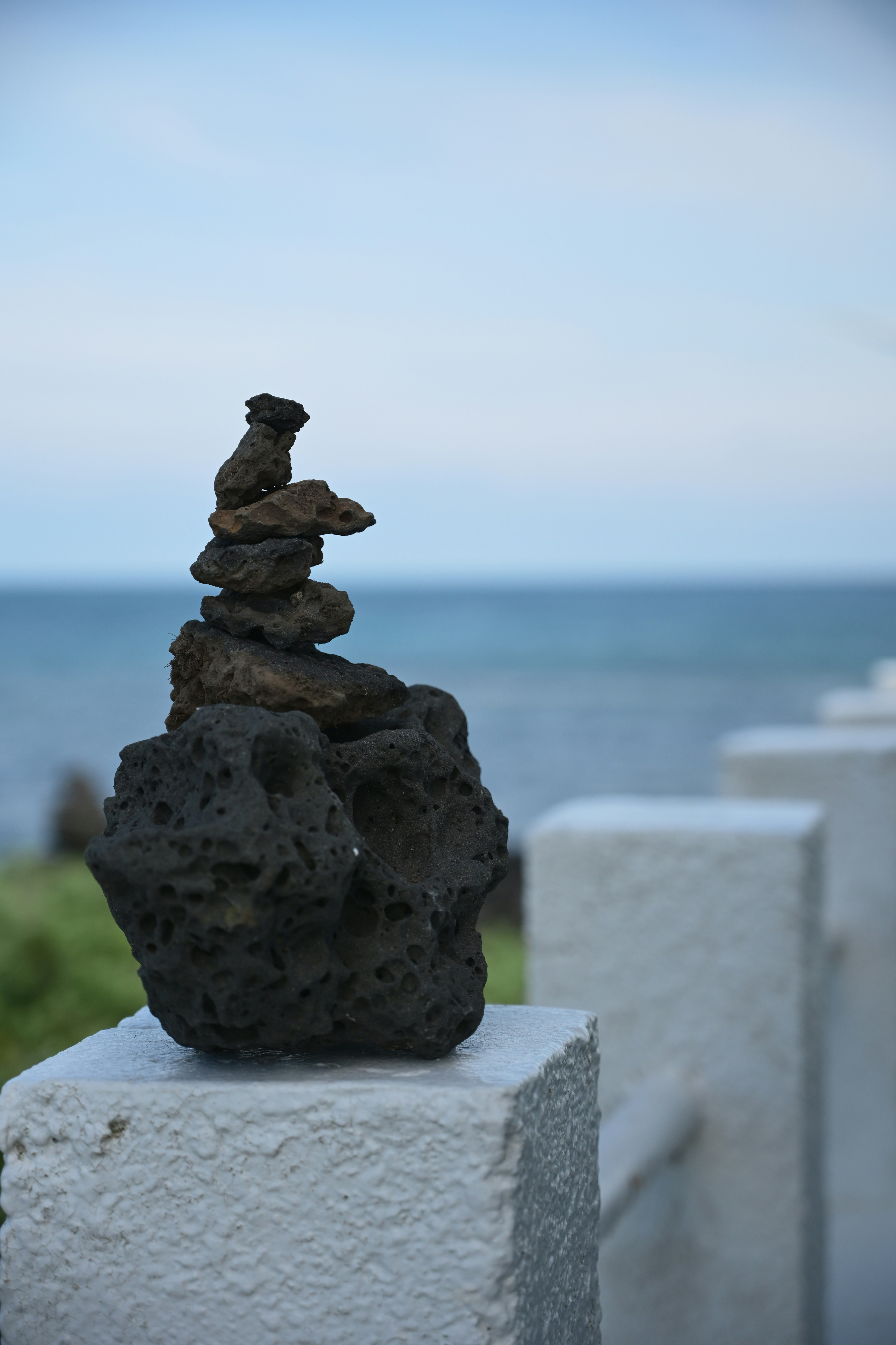 photo-1759192154601-d8849f778b57?ixid=M3wxMjA3fDB8MXxzZWFyY2h8MTB8fGRvdWRvdW5lJTIwc3RvbmUlMjBpc2xhbmQlMjBob21tZXxlbnwwfHx8fDE3NjEyMjY2OTl8MA\u0026ixlib=rb-4.1.0