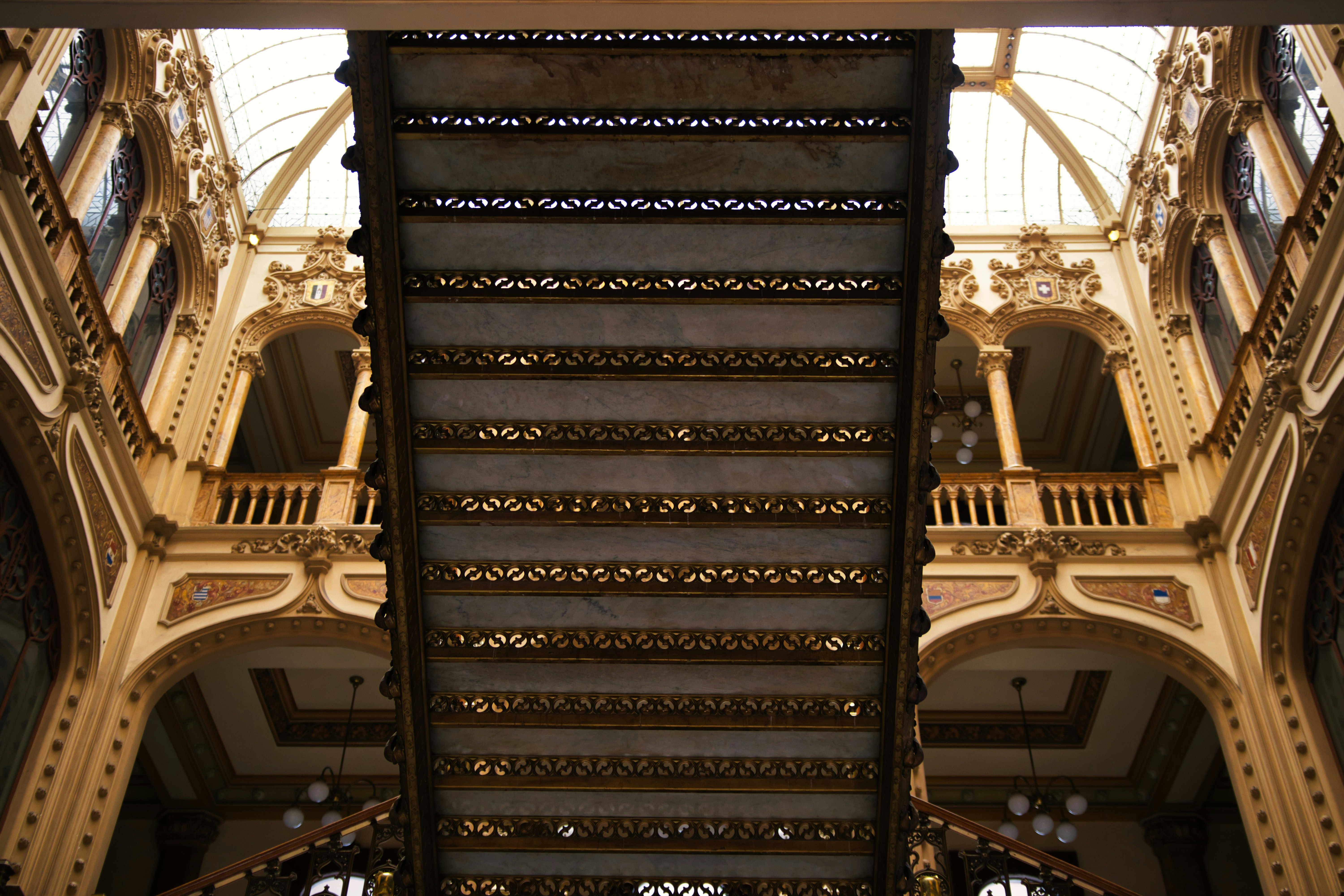 luxury balcony marble, wallpaper, Marble Balcony Ideas: Stylish Outdoor Spaces 6