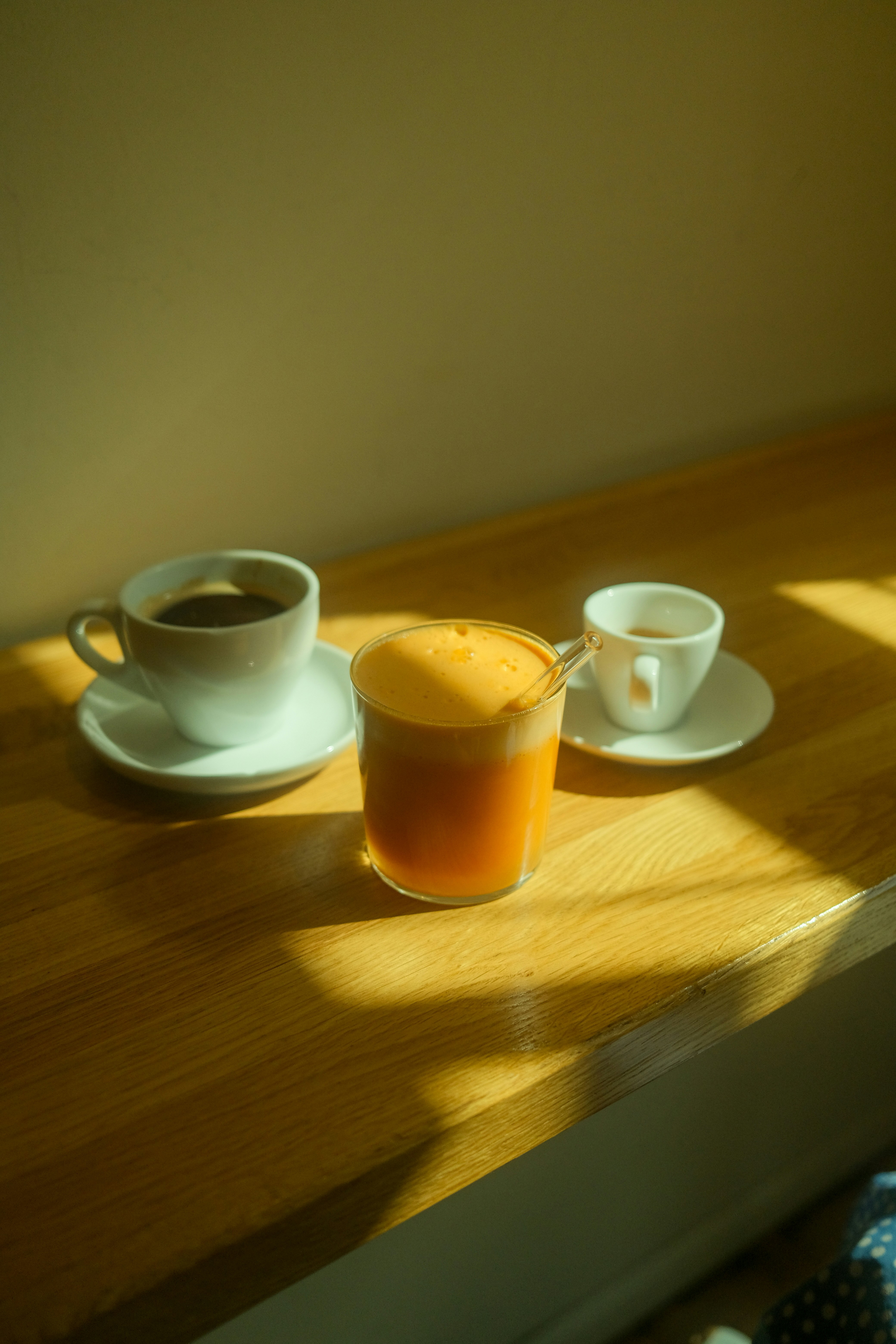 Three cups of coffee and juice on wooden table. photo – Free Coffee ...