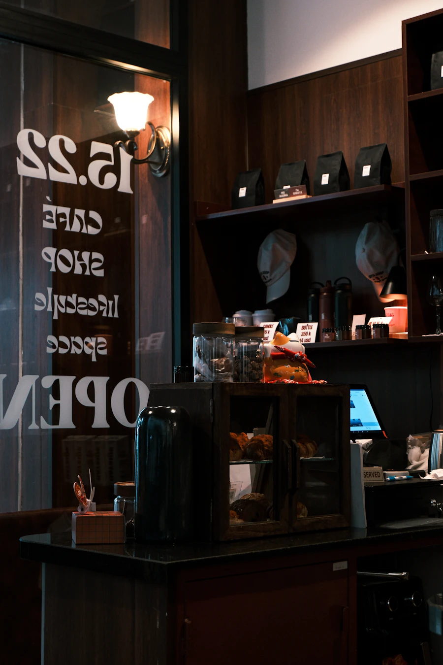 Trend Bahçe kafe atmosferi stock görseli