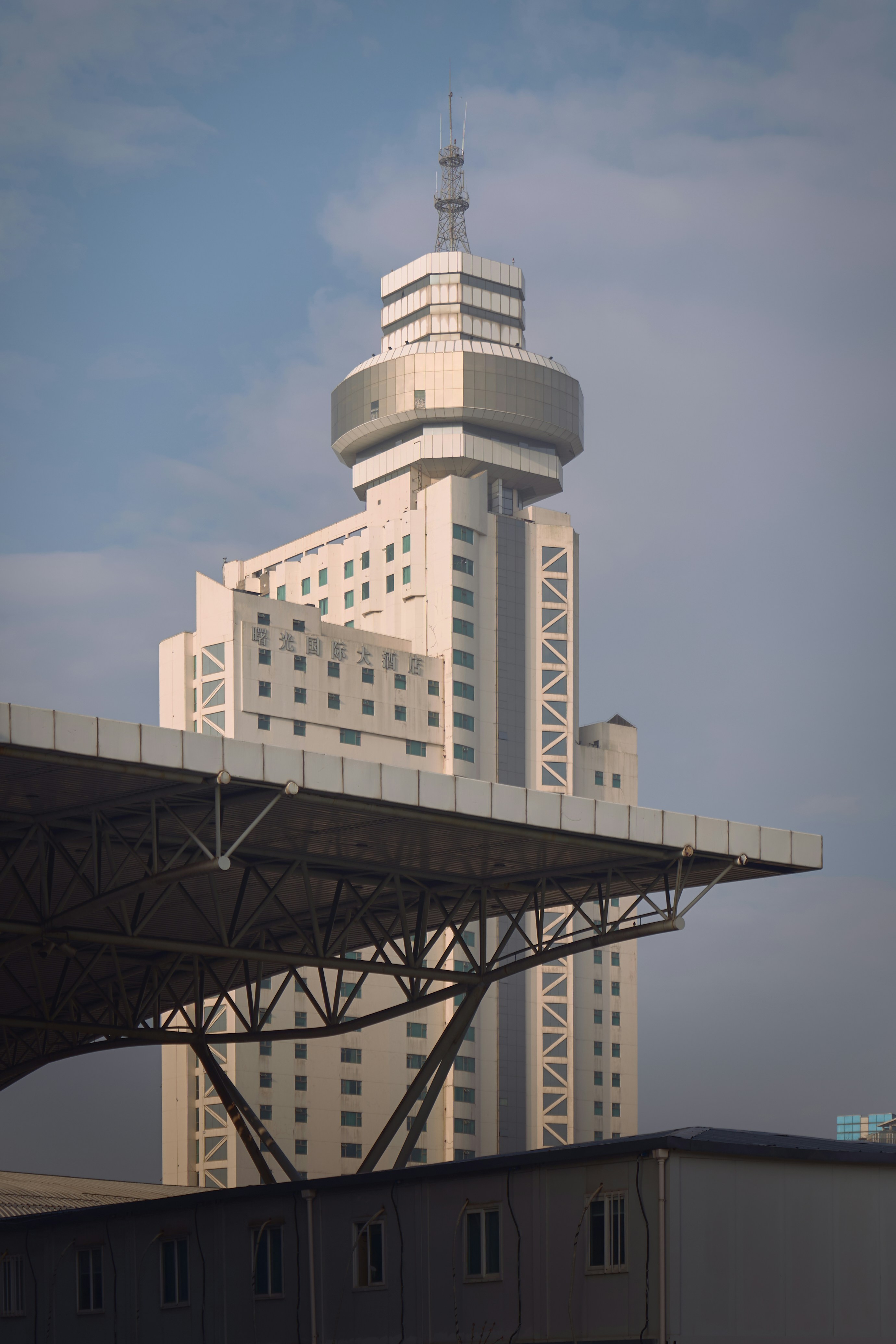 Hotel Tech Stack 2026: Choosing Between Serverless, Containers, and Native Apps