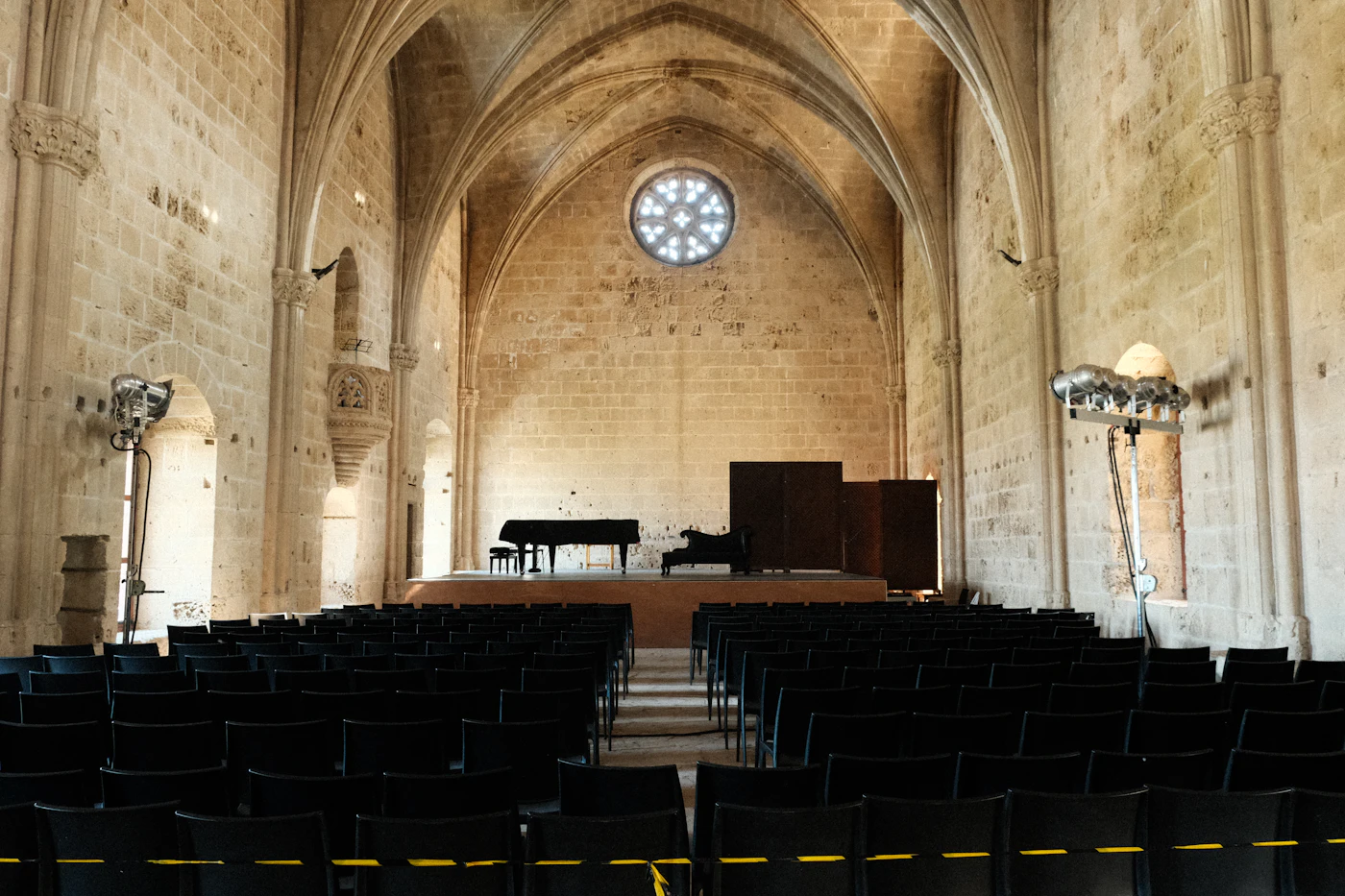 Sala de concerto com piano