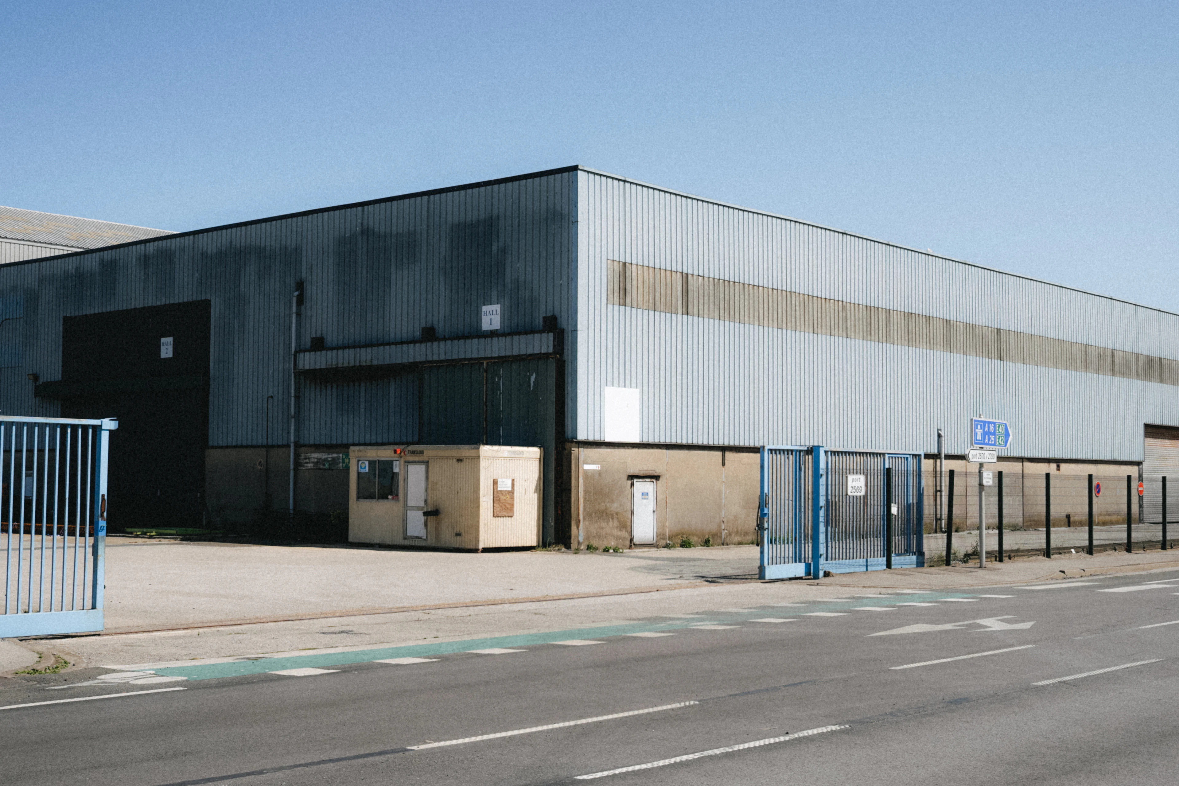 Exterior de la nave industrial