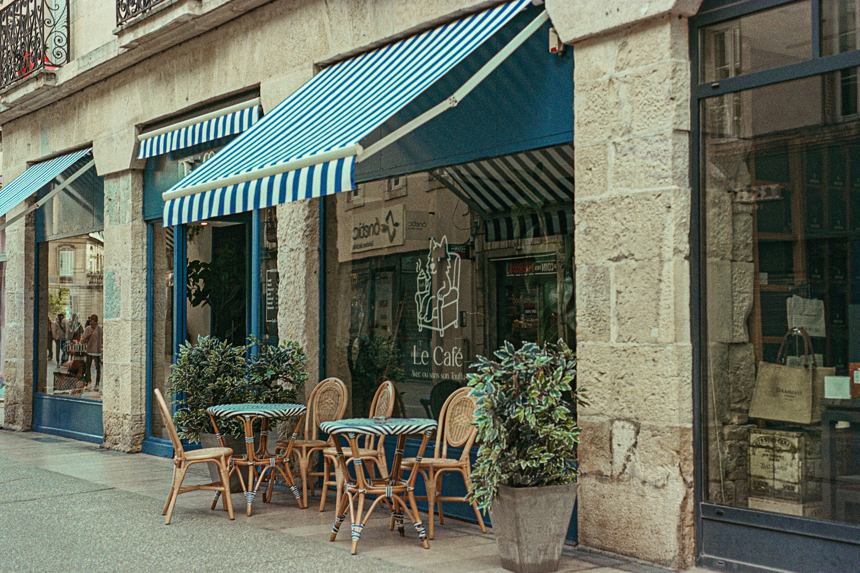 Photo by bethchobanova