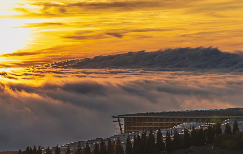 Berburu sunrise di atas awan Pegunungan Geopark Meratus