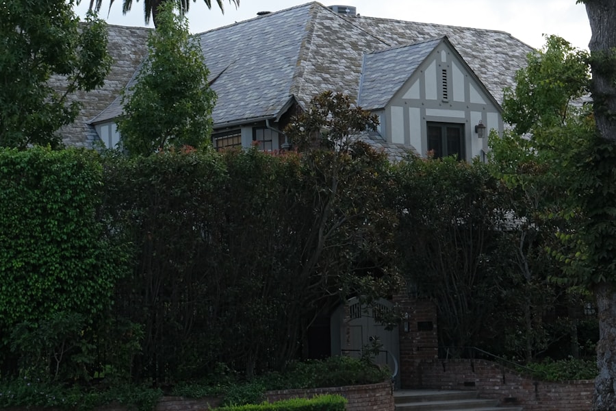 Construccion de Patrimonio Inmobiliario Para Familias Latina — bienes raíces en Los Angeles