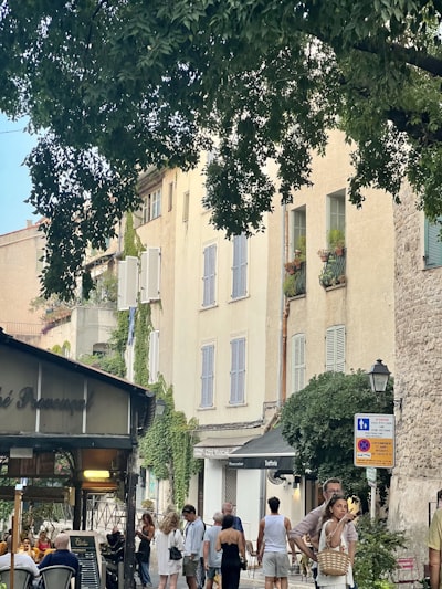 Provence outdoor dining