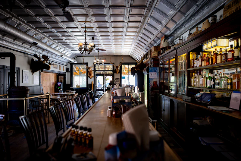 Best Pubs in Faro: Where Locals Actually Drink