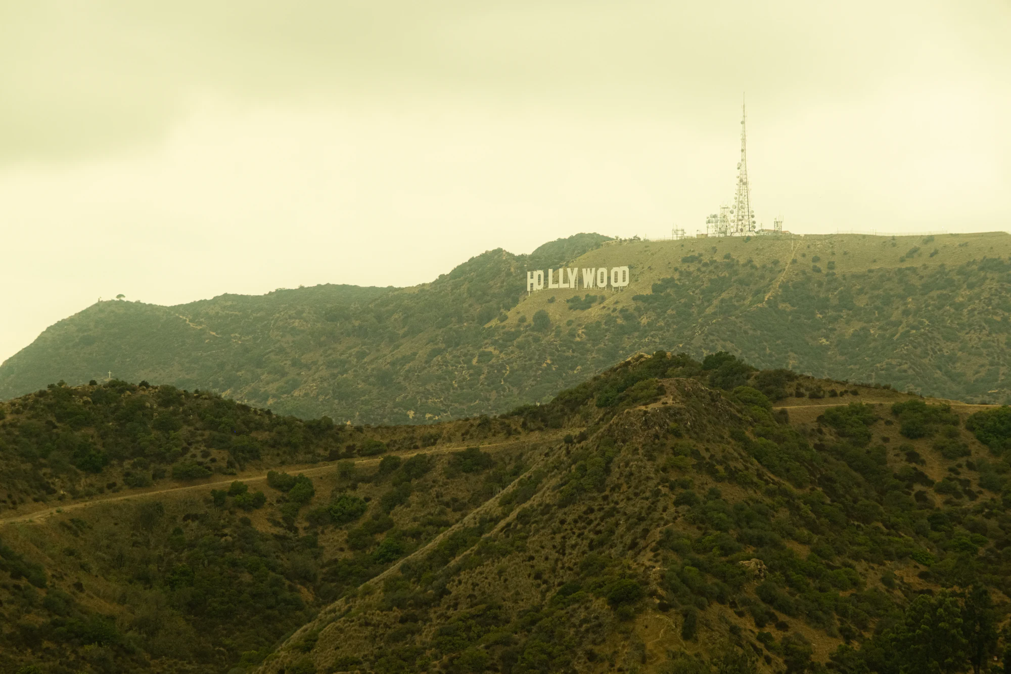Le panneau Hollywood sur les collines de Los Angeles