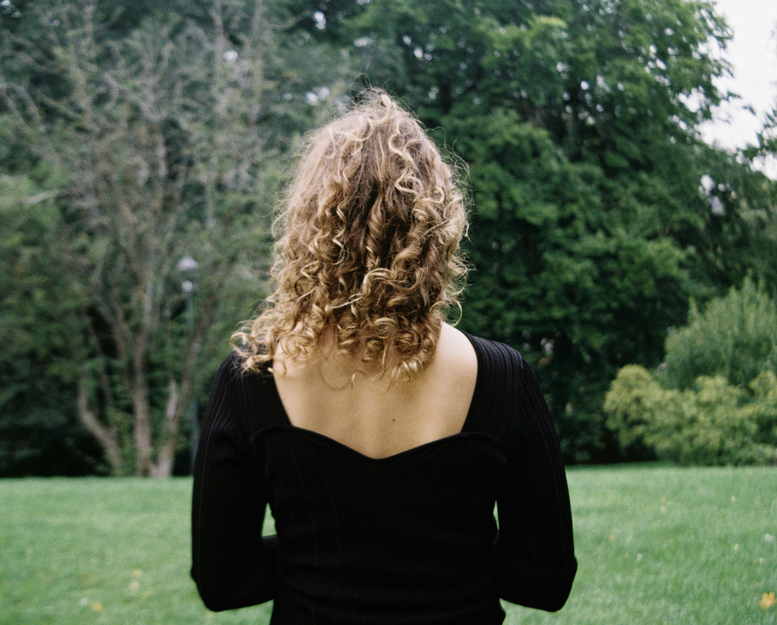 Kim Amb återvänder till tävlingen – fyra år efter en svår axelskada! Stort!