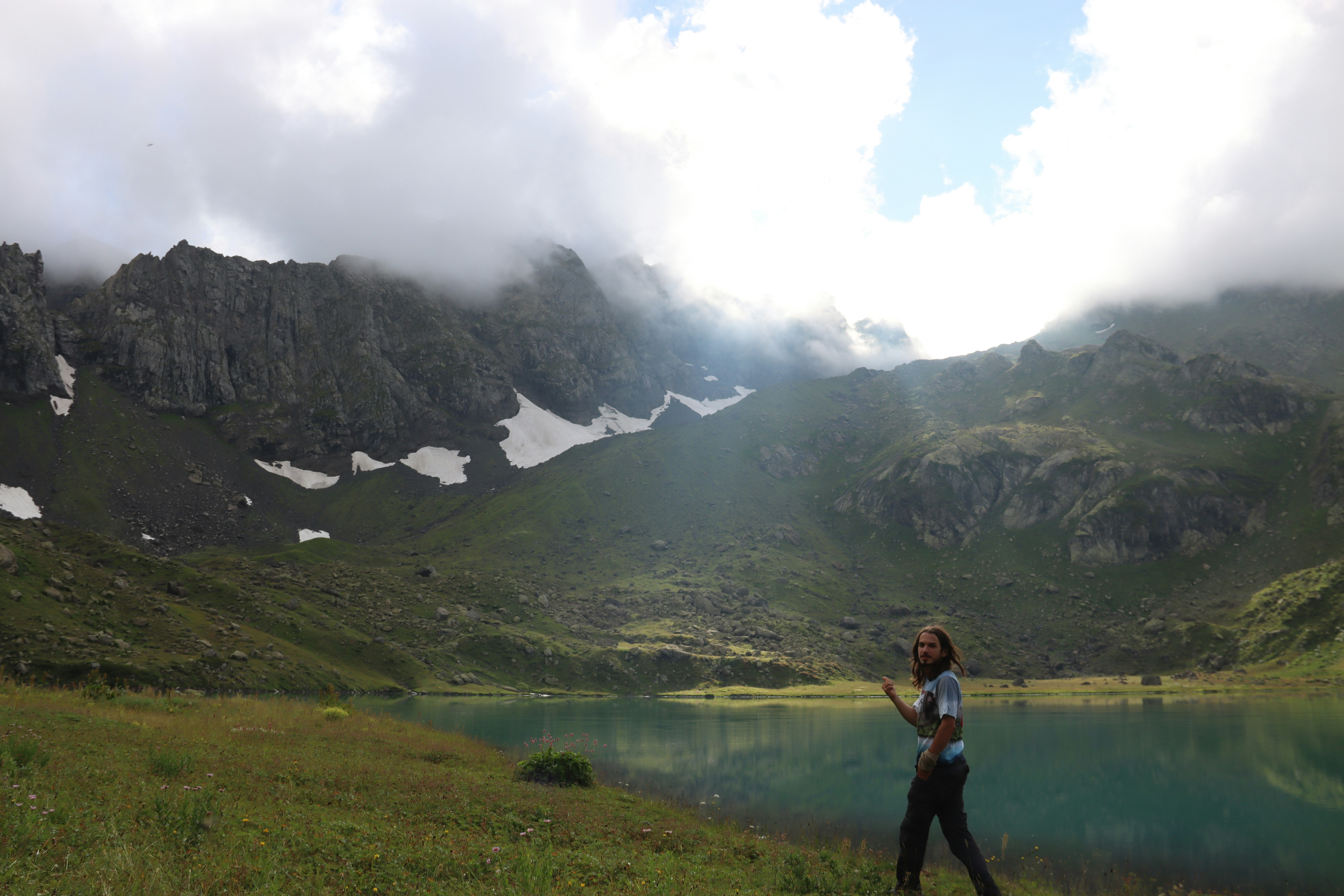 photo-1759404487782-9a6e3033566f?ixid=M3wxMjA3fDB8MXxzZWFyY2h8MTh8fGFkdmVudHVyZSUyMHRyYXZlbCUyMHBhdGNoZXN8ZW58MHx8fHwxNzYzNDkyODEwfDA\u0026ixlib=rb-4.1.0