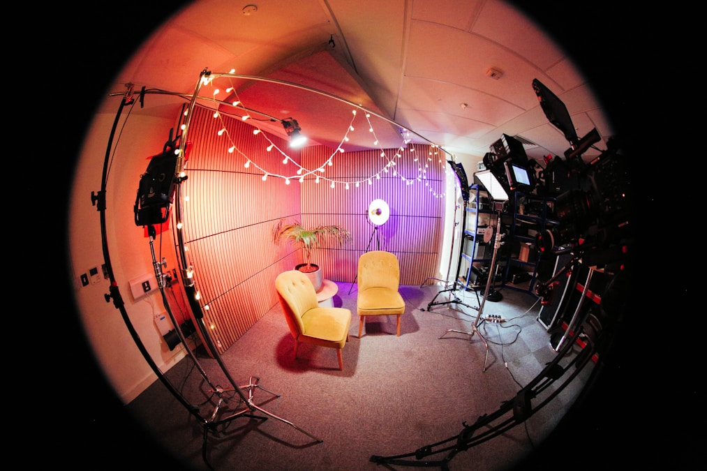 Esquemas de iluminación para entrevistas: 5 setups probados