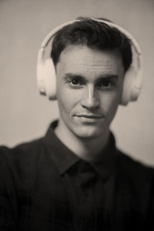 Man wearing white headphones and black shirt