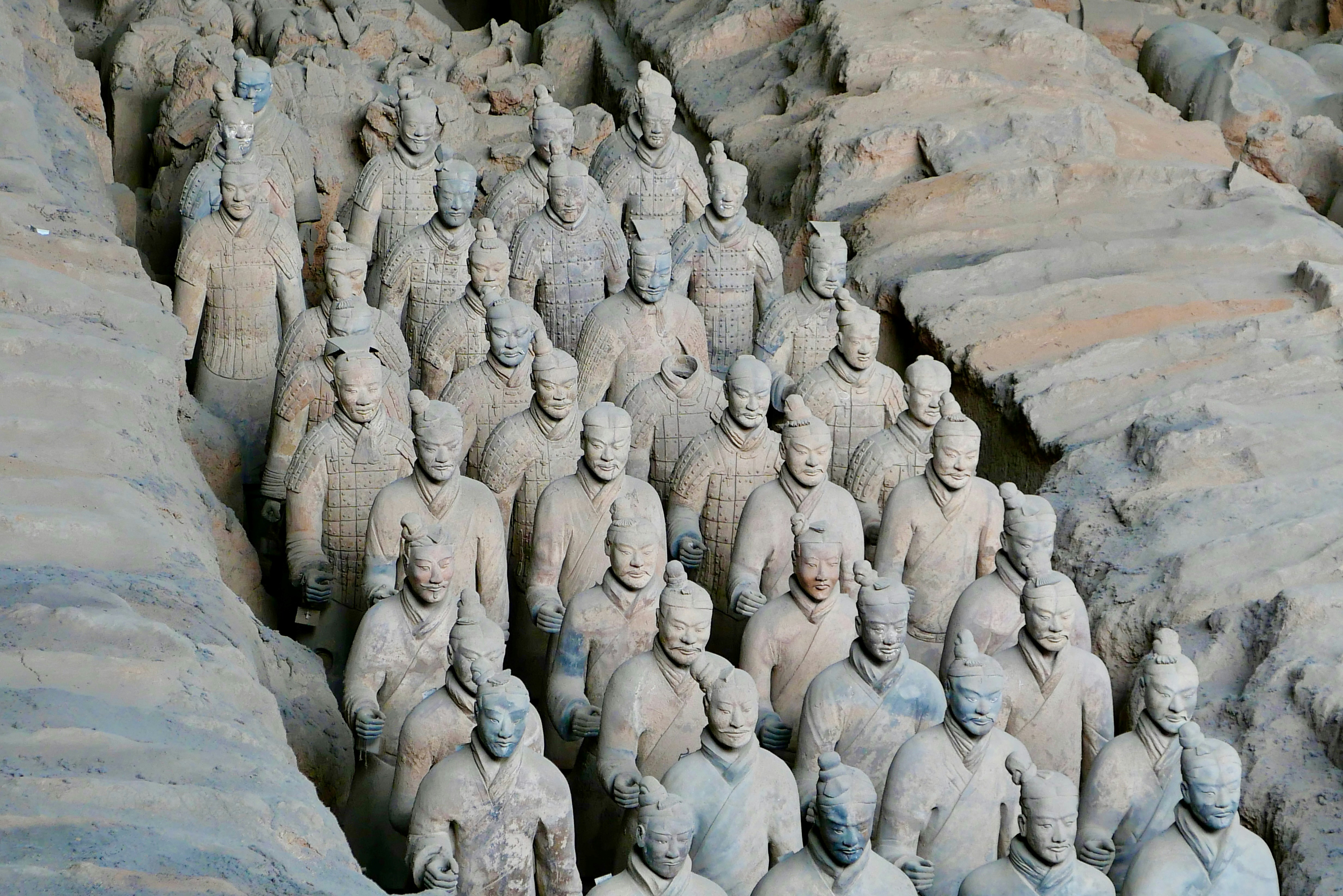 Rows of ancient terracotta warrior statues