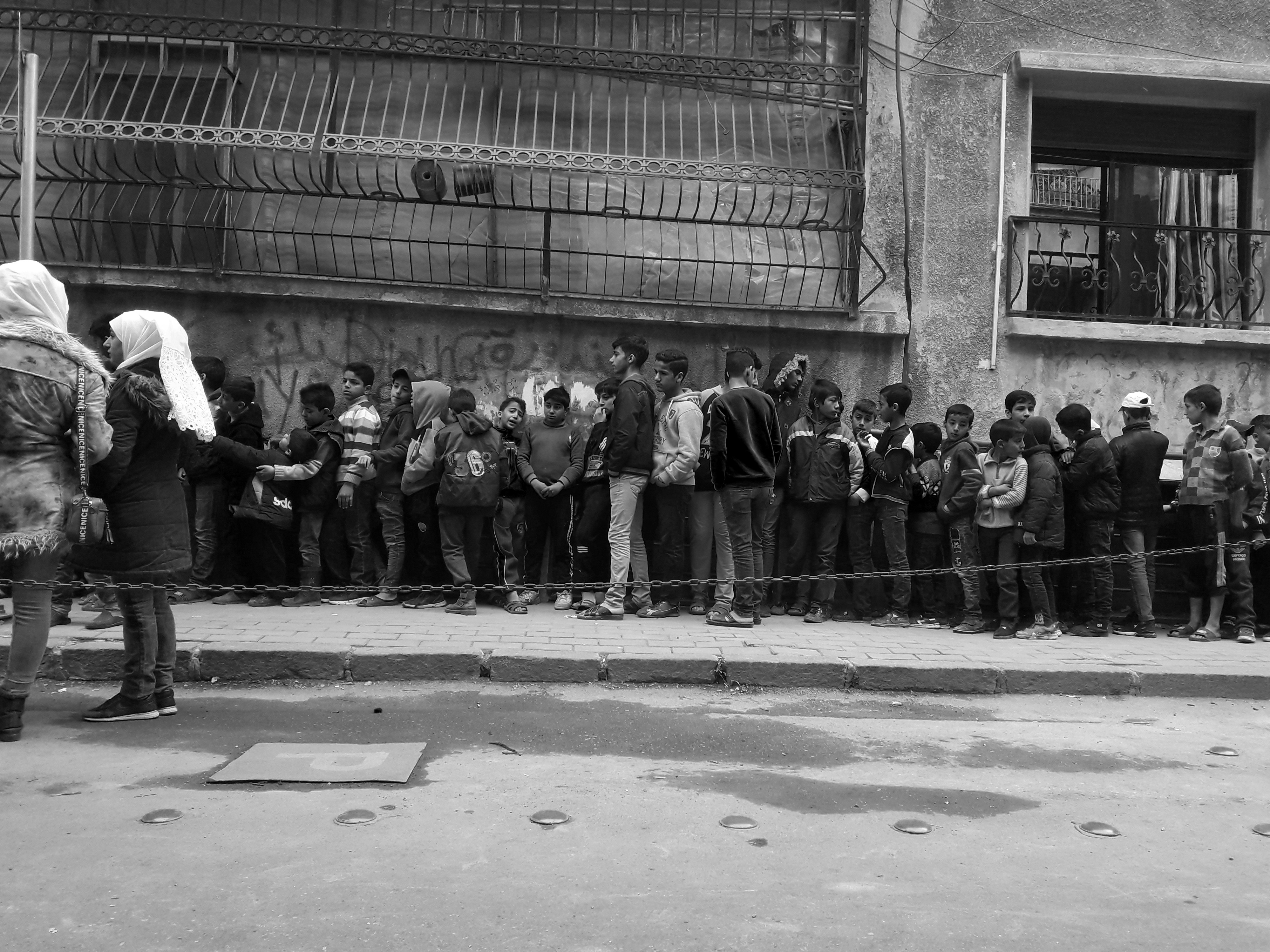 Shoppers queuing for Boxing Day sales - what is the history of boxing day