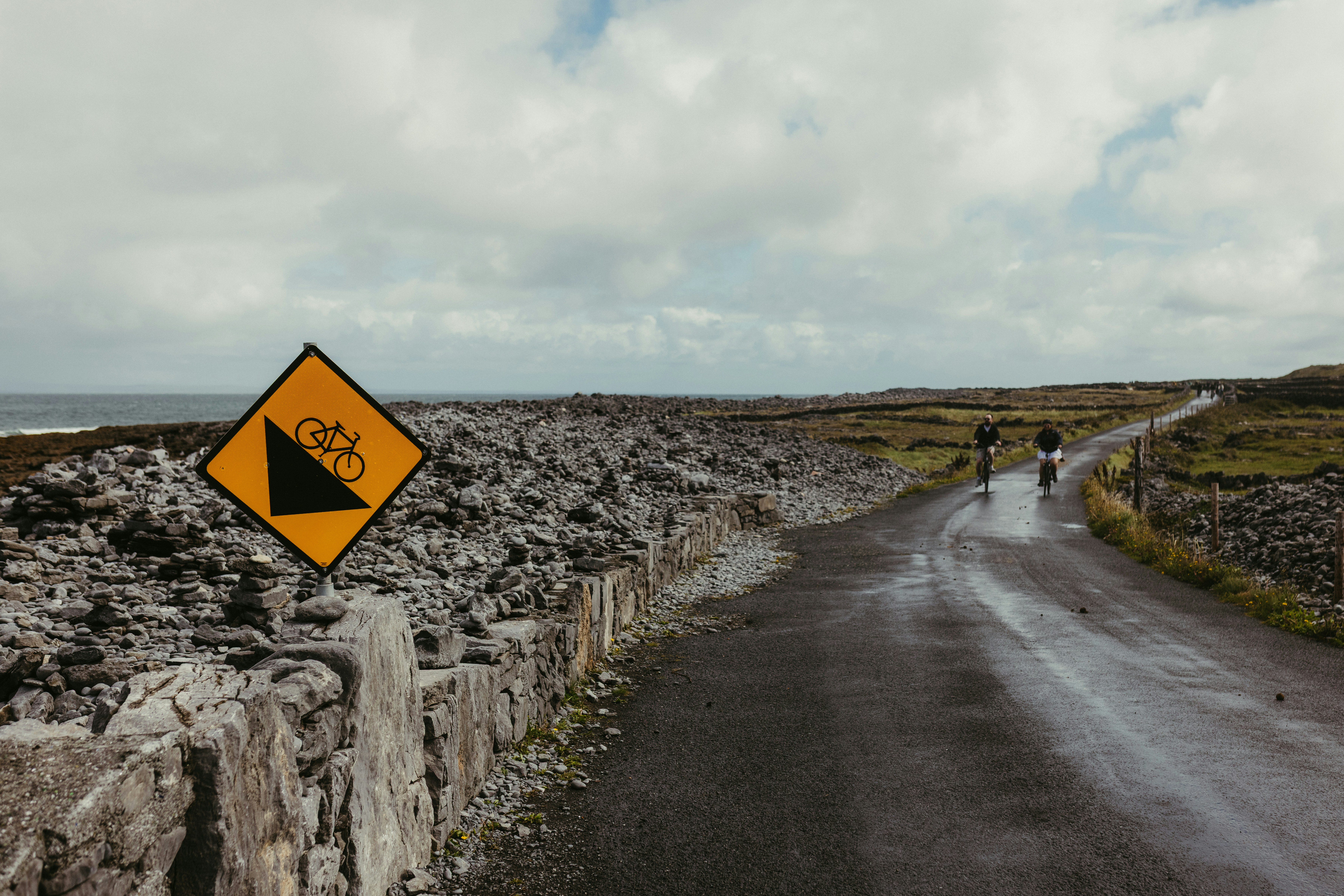 Bicycle warning sign on a wet road