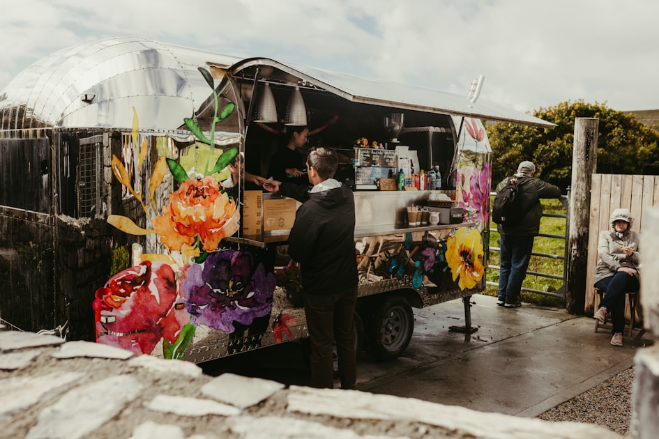 Cover Image for Your Wedding Vendor Team: How to Make Everyone Work Together (Without Losing Your Mind)