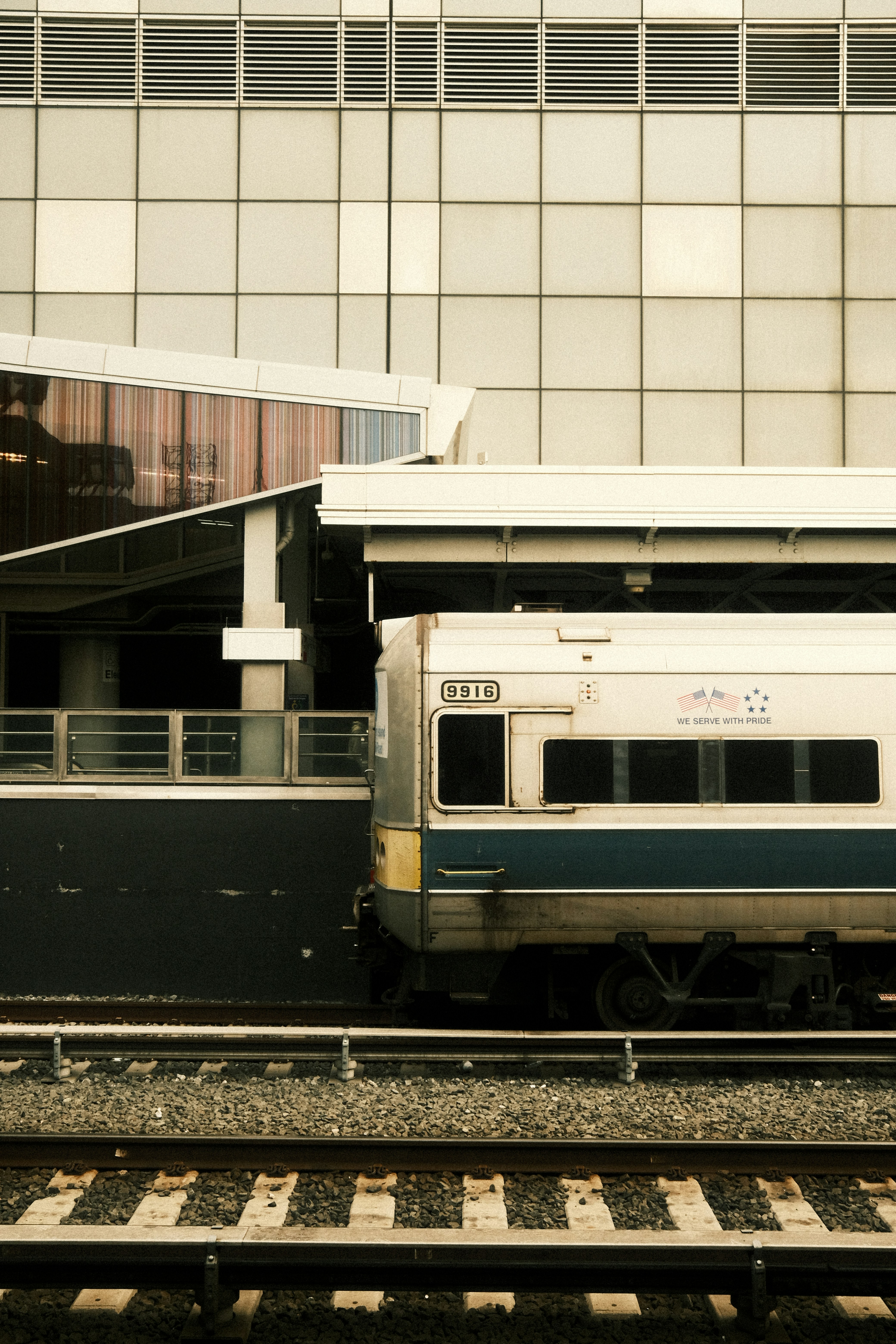 ジャッキー・サンドラーのヌードをAIで作成する方法：ステップバイステップガイド