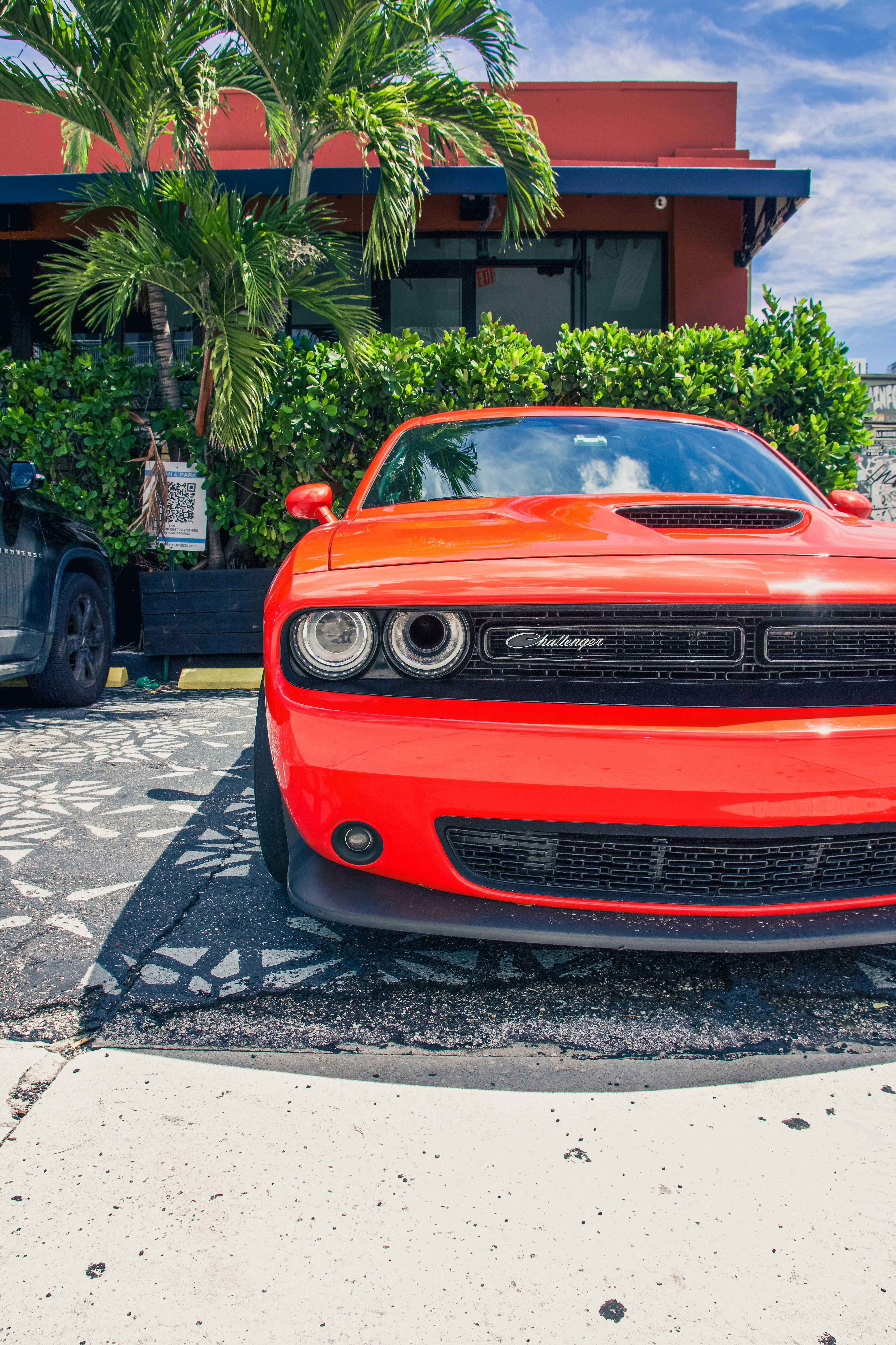 Cupê Dodge Challenger branco foto – Imagem grátis sobre Carro na Unsplash, image size:3000x4500