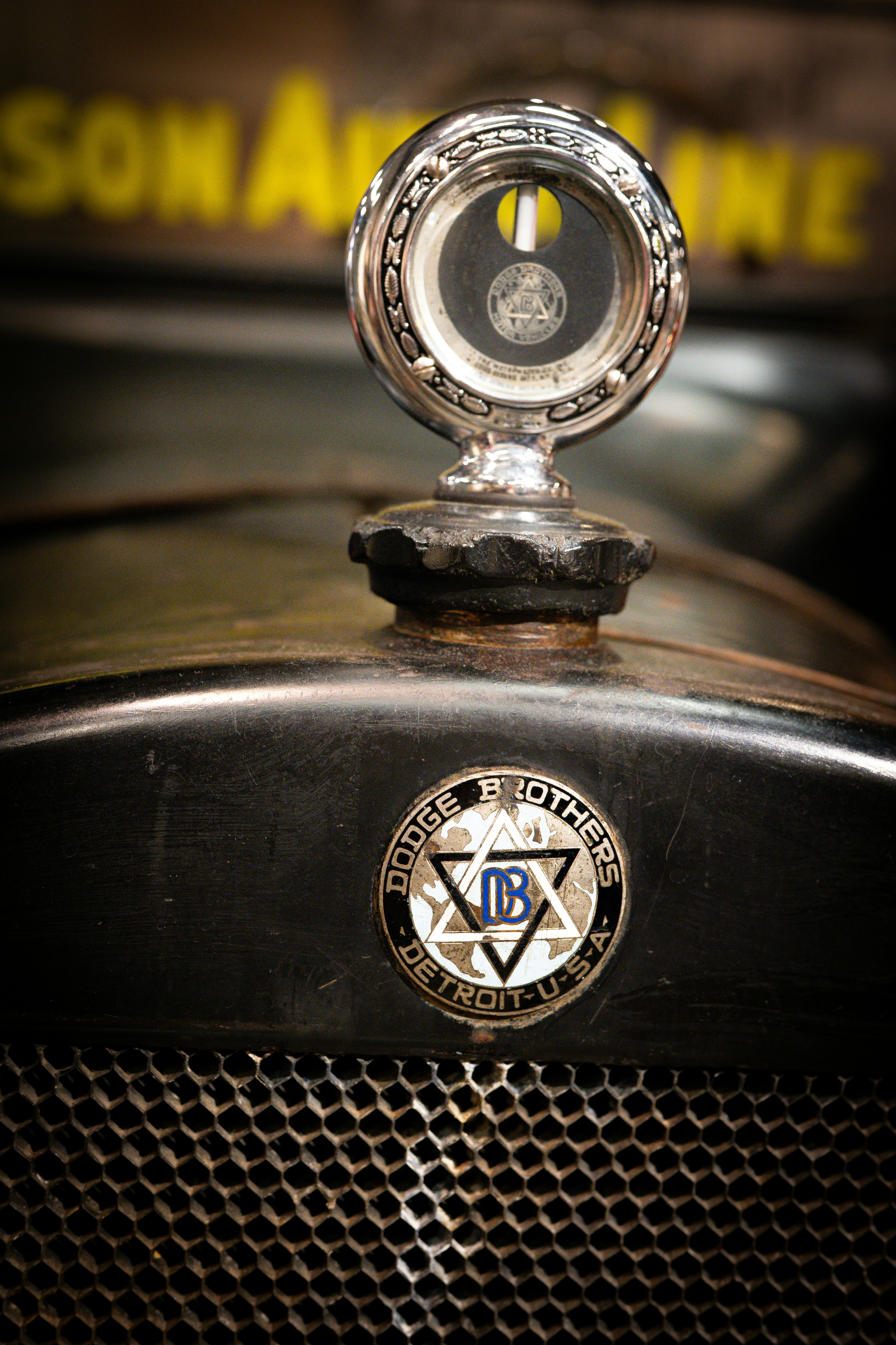 photo-1759521224145-edf5556a614e?ixid=M3wxMjA3fDB8MXxzZWFyY2h8Mnx8Y2xhc3NpYyUyMGNhciUyMHNob3clMjBhZHZlcnRpc2luZ3xlbnwwfHx8fDE3NjU2OTU1ODJ8MA\u0026ixlib=rb-4.1.0